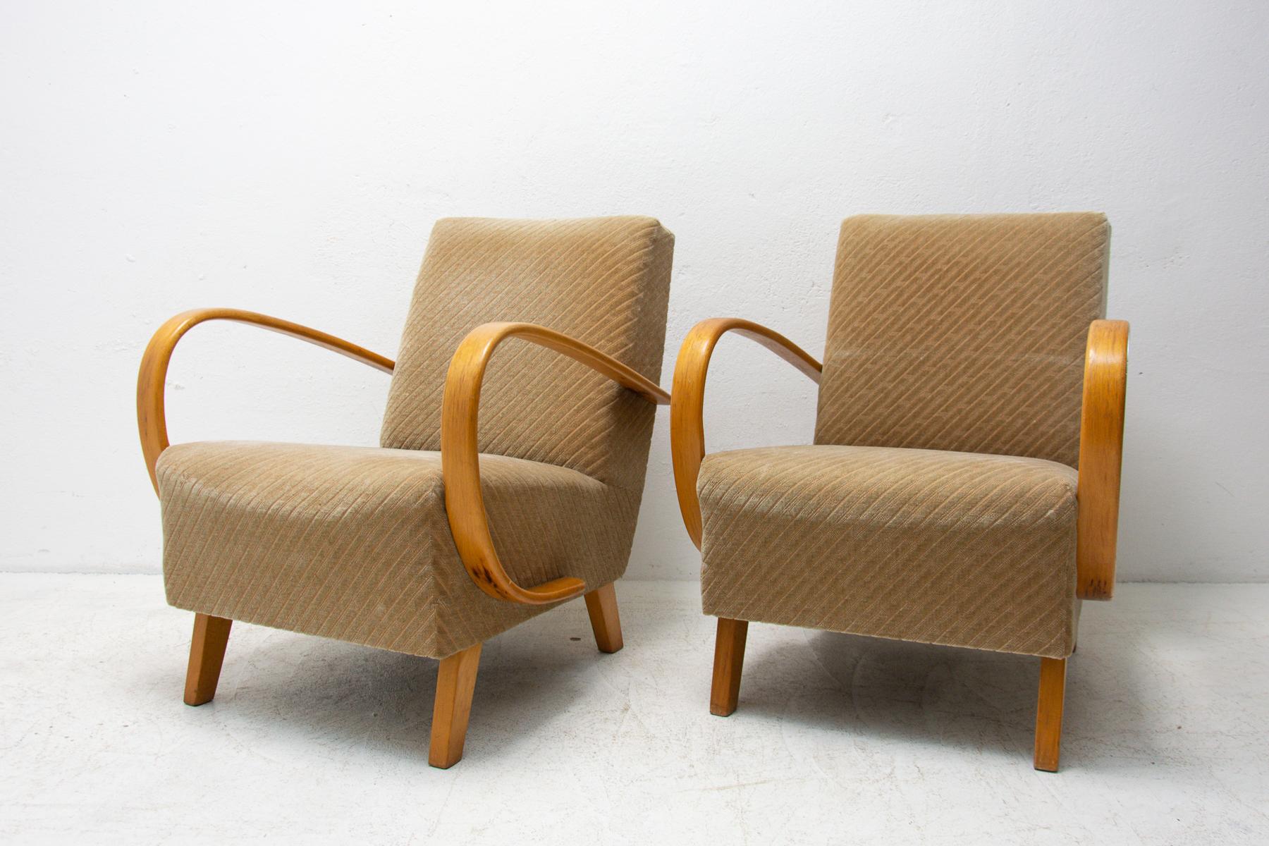 Art Deco Bentwood Armchairs by Jindřich Halabala for UP Závody, 1950´s