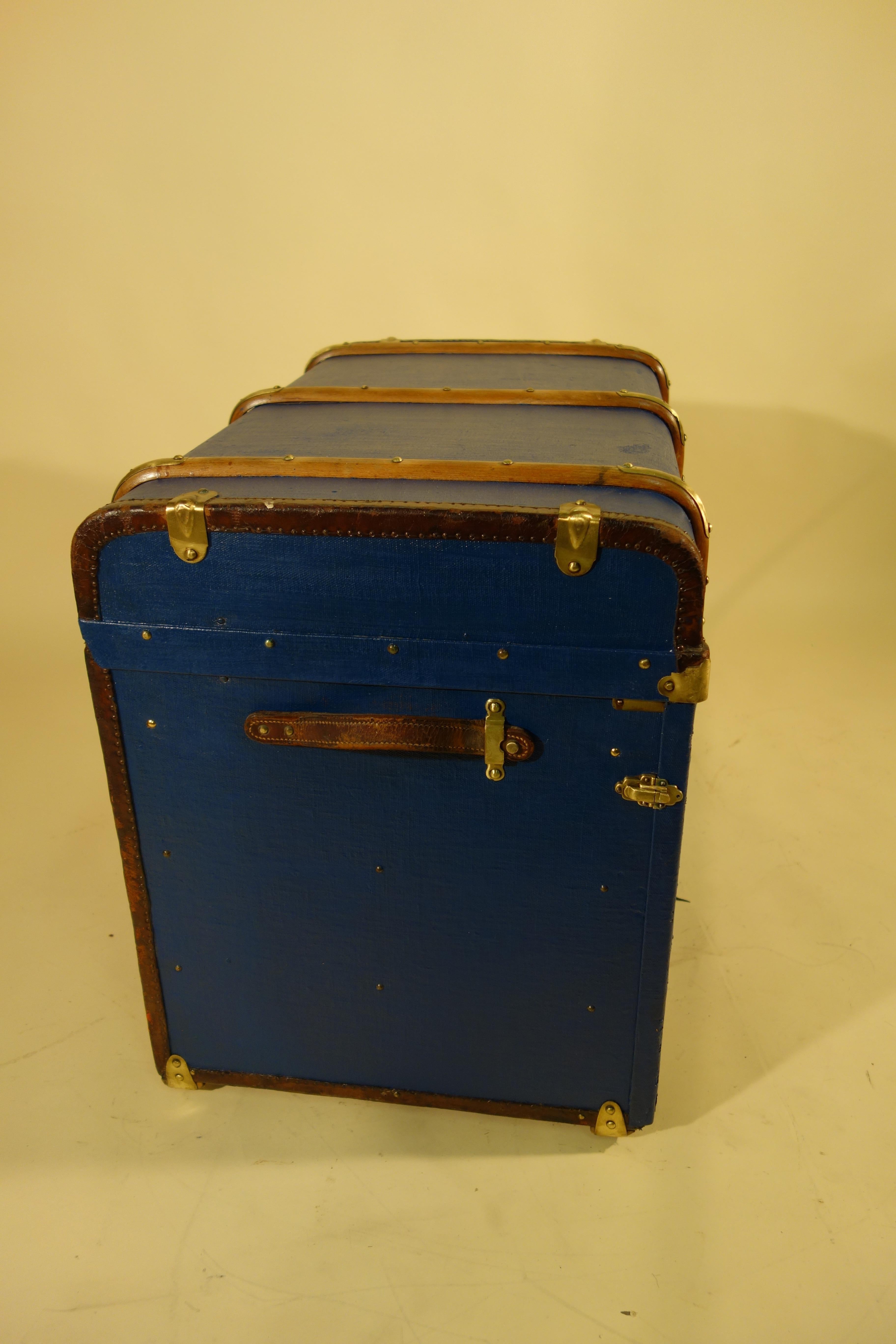Bentwood Banded Commode Trunk In Good Condition For Sale In Haguenau, FR