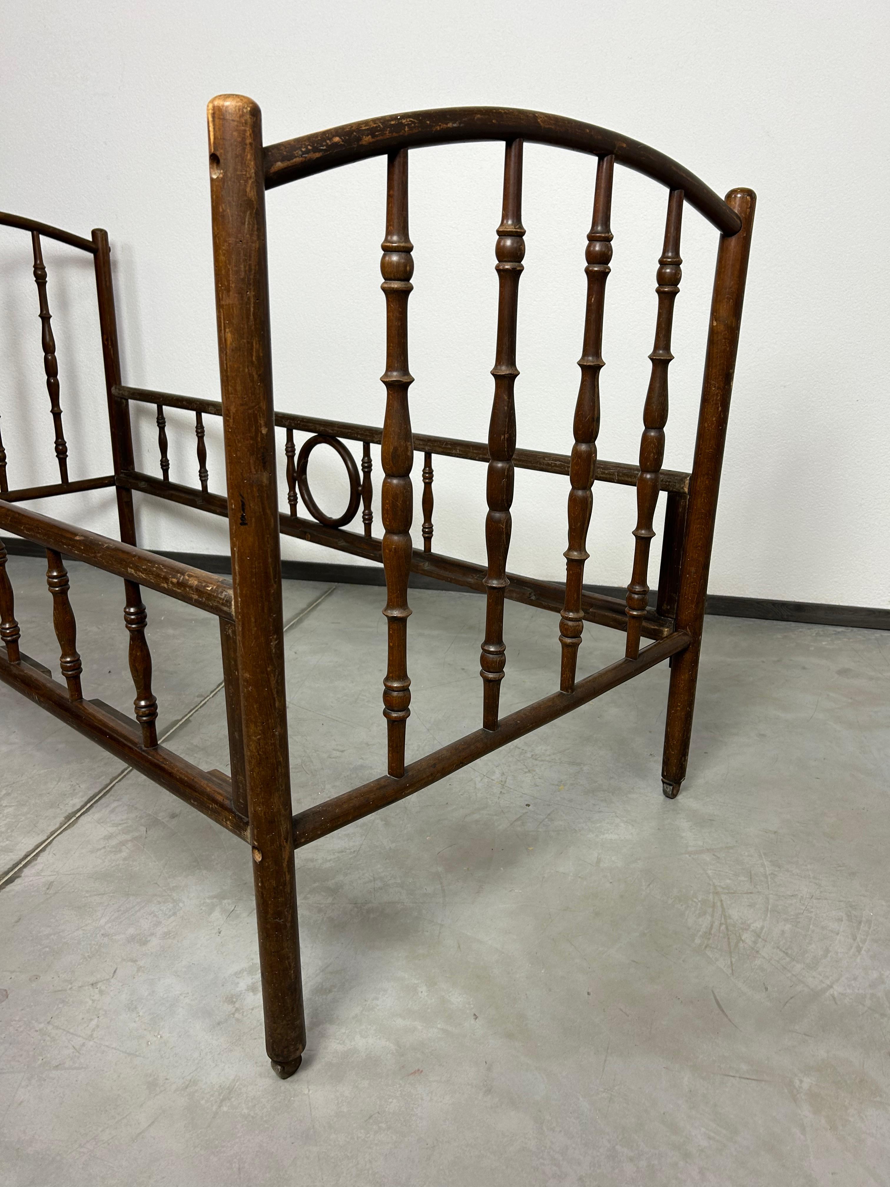 Bentwood bed no.25 by Fischel For Sale 1