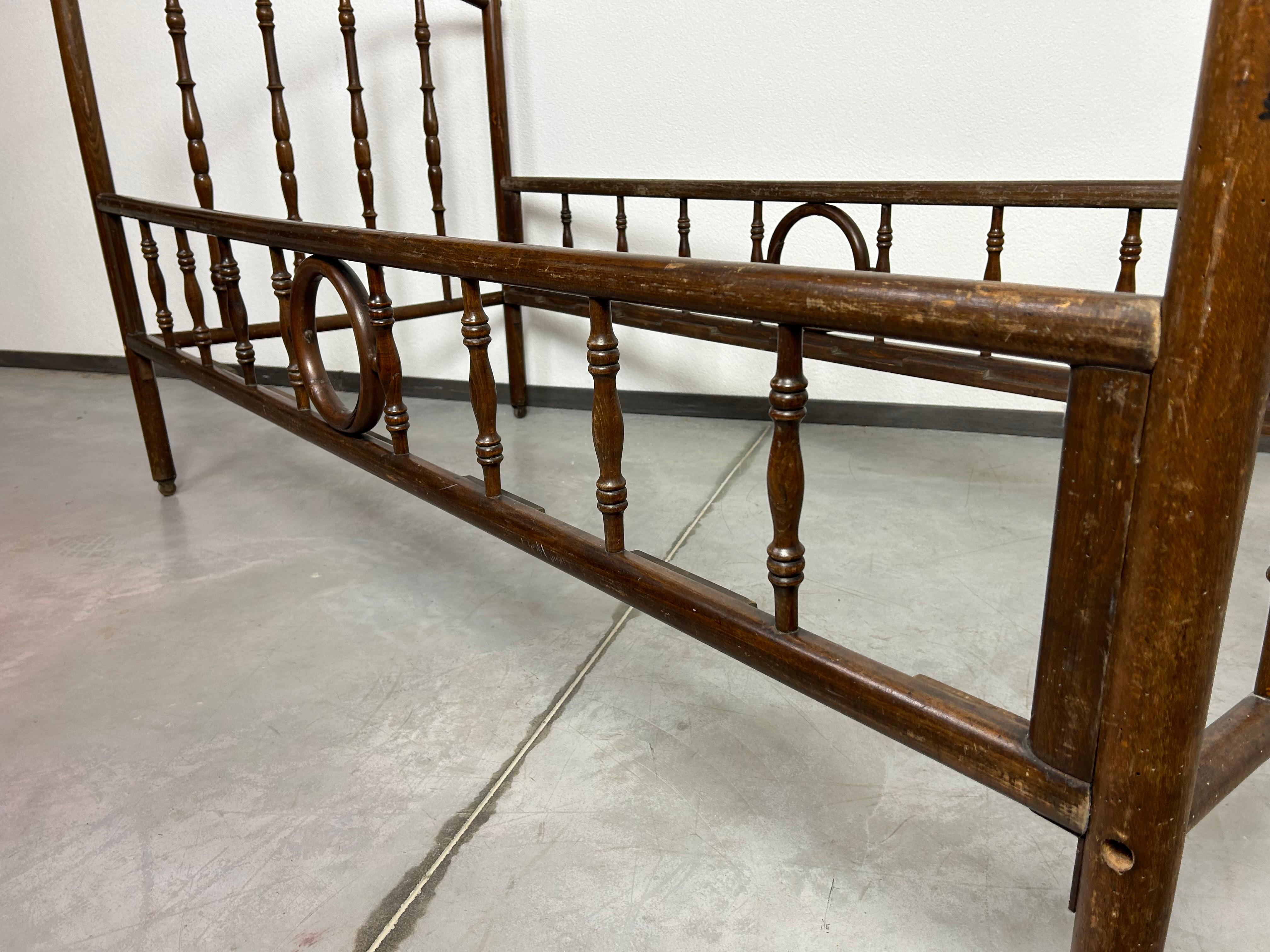 Bentwood bed no.25 by Fischel For Sale 2
