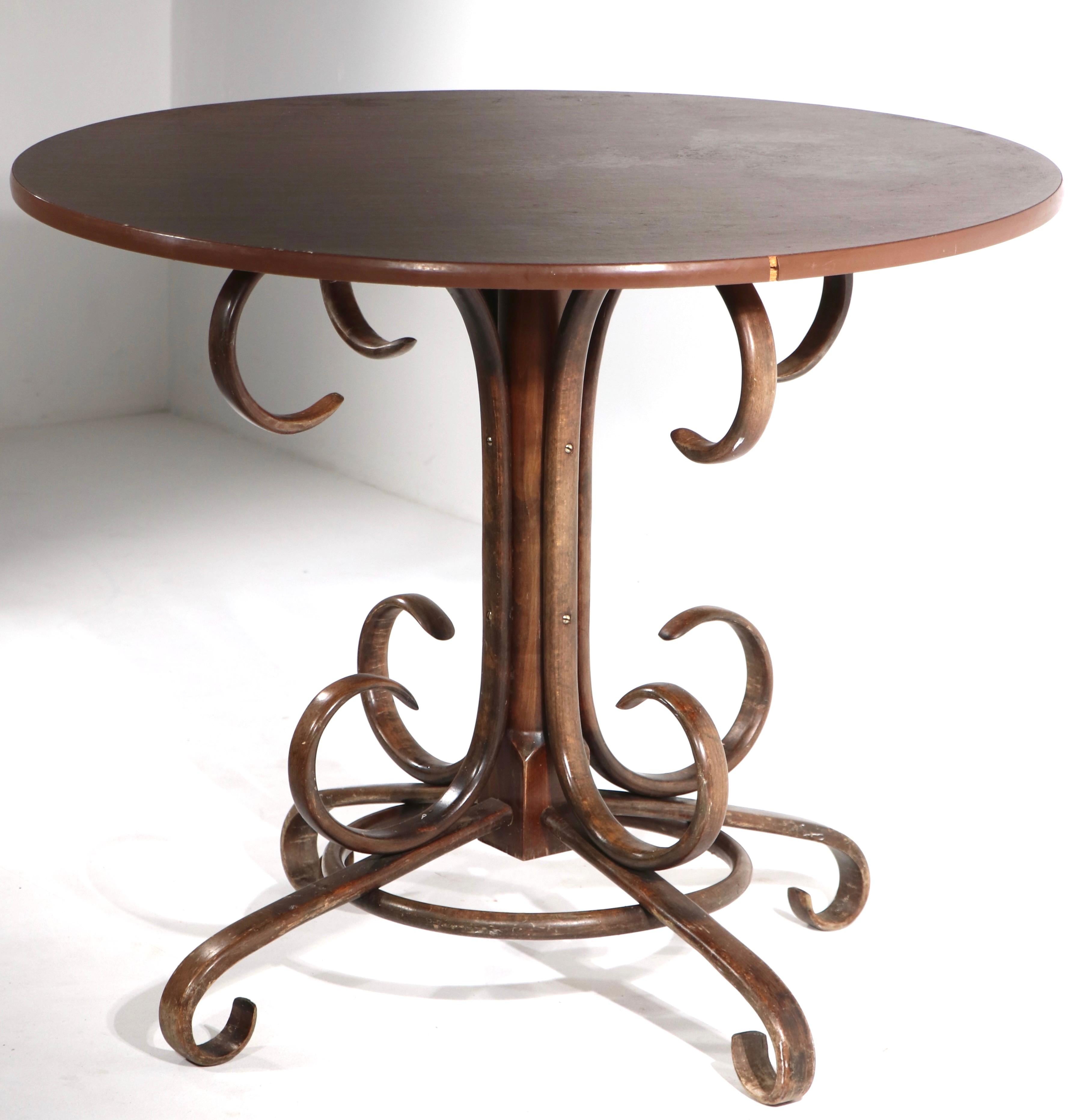 Bentwood Cafe Dining Table Att. to Thonet Made in Italy circa 1970’s In Good Condition In New York, NY