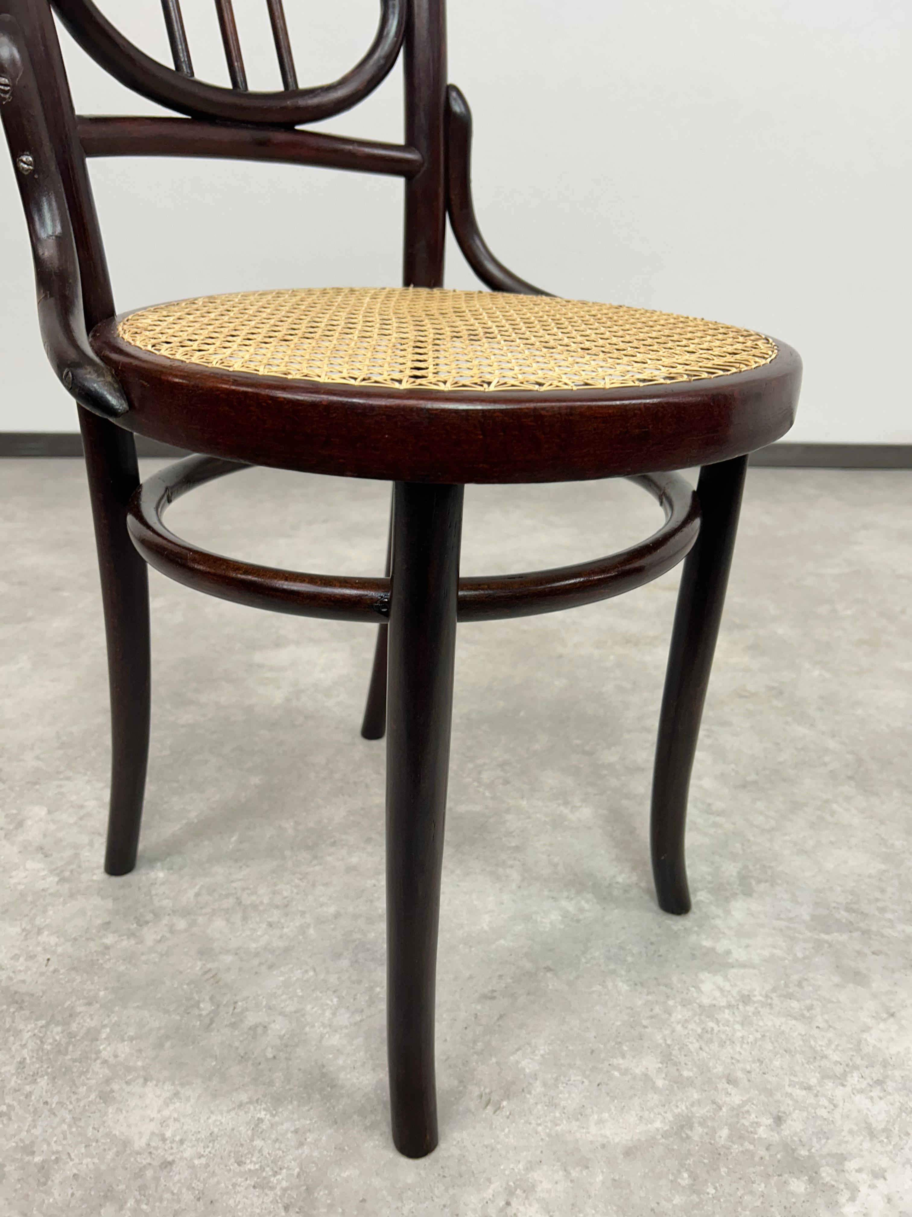 Bugholzstuhl attr. zu Thonet (Rattan) im Angebot