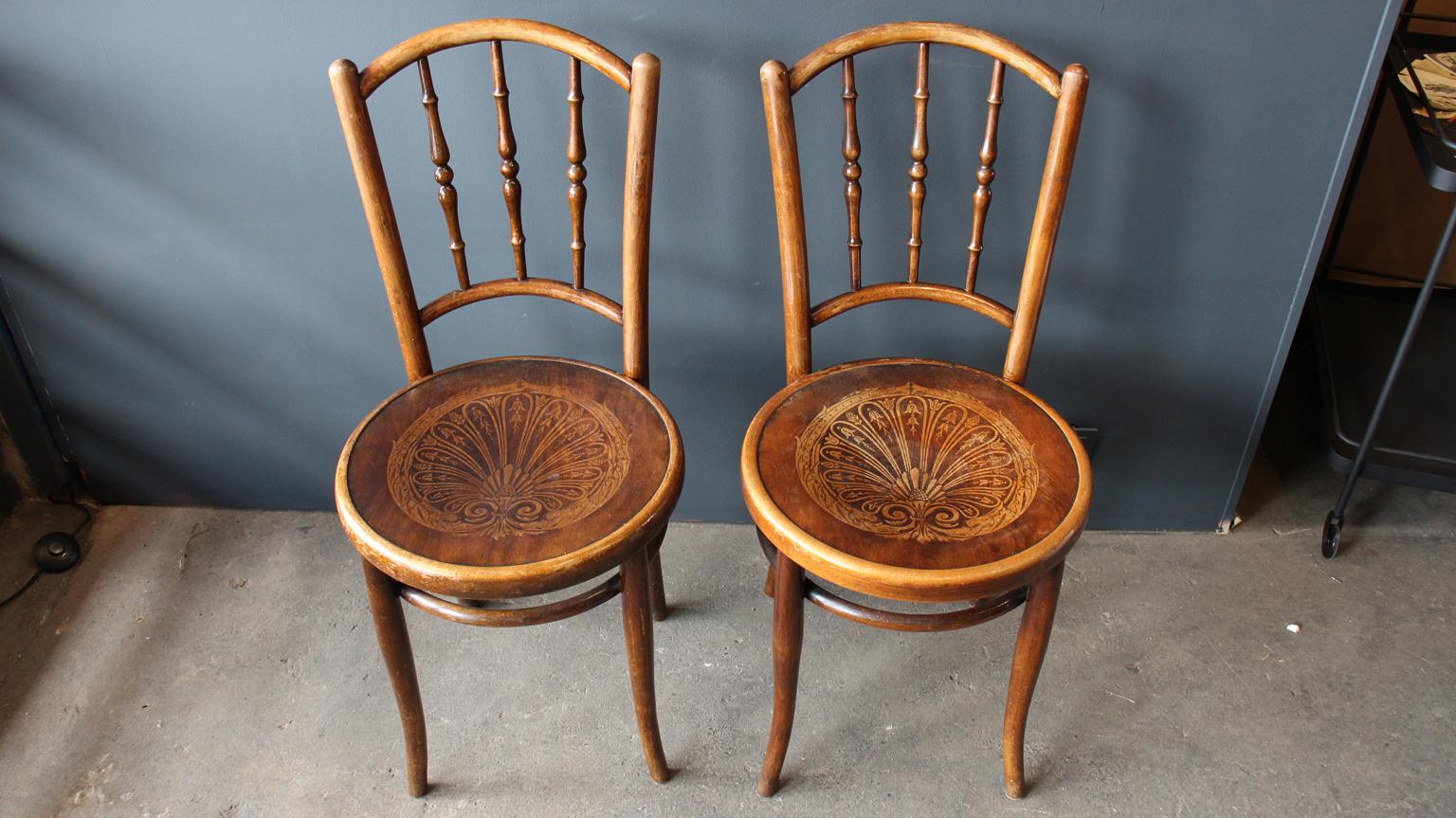 This pair of bentwood chairs (coffee house chair) by the traditional Viennese manufacturer Jacob & Josef Kohn dates back to the era, circa 1900. The seat is decorated with a decorative Art Nouveau embossing. On the underside of the seat the original