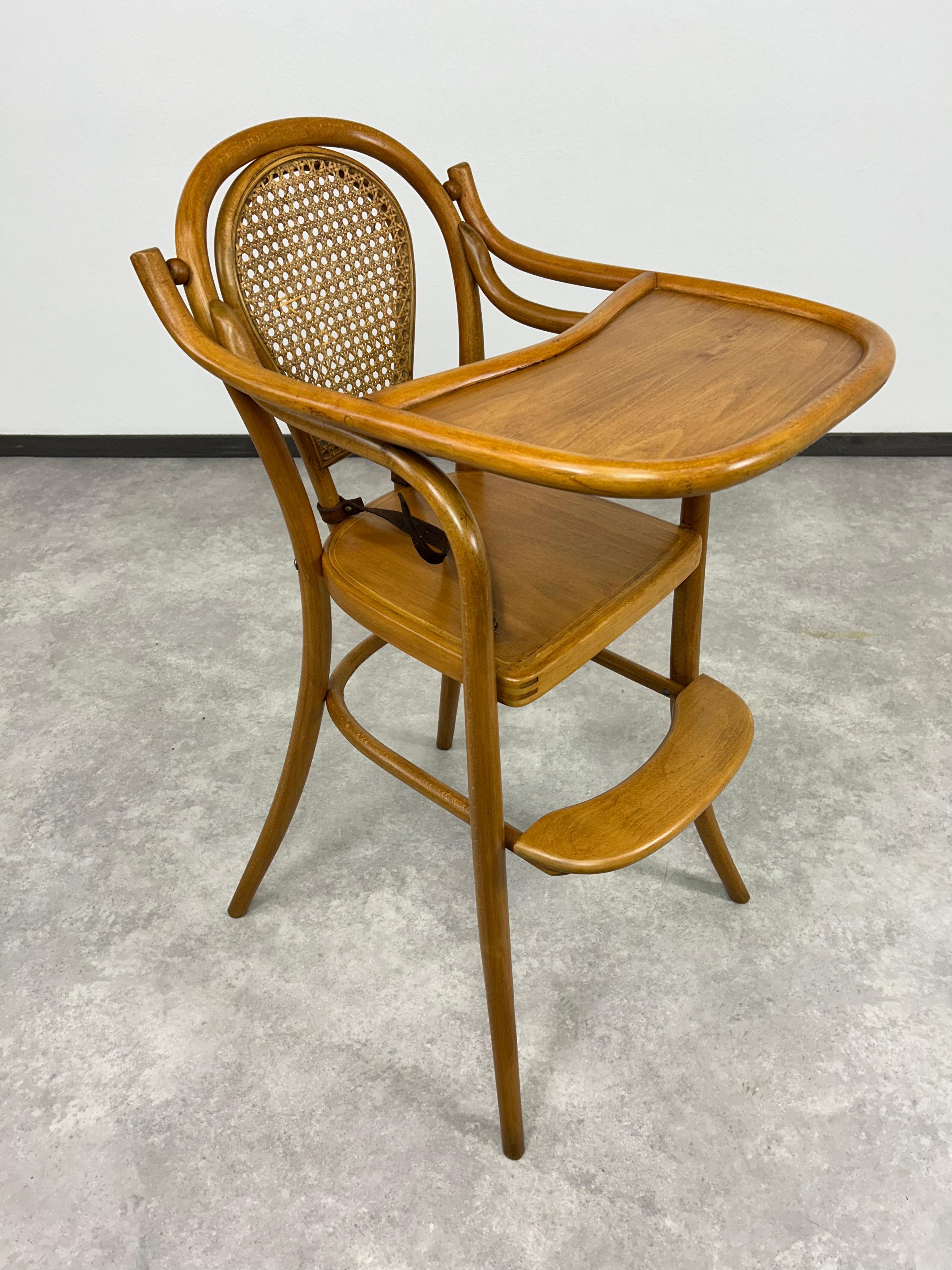 Roumain Chaise en bois courbé pour enfants par Pancota Vienna en vente