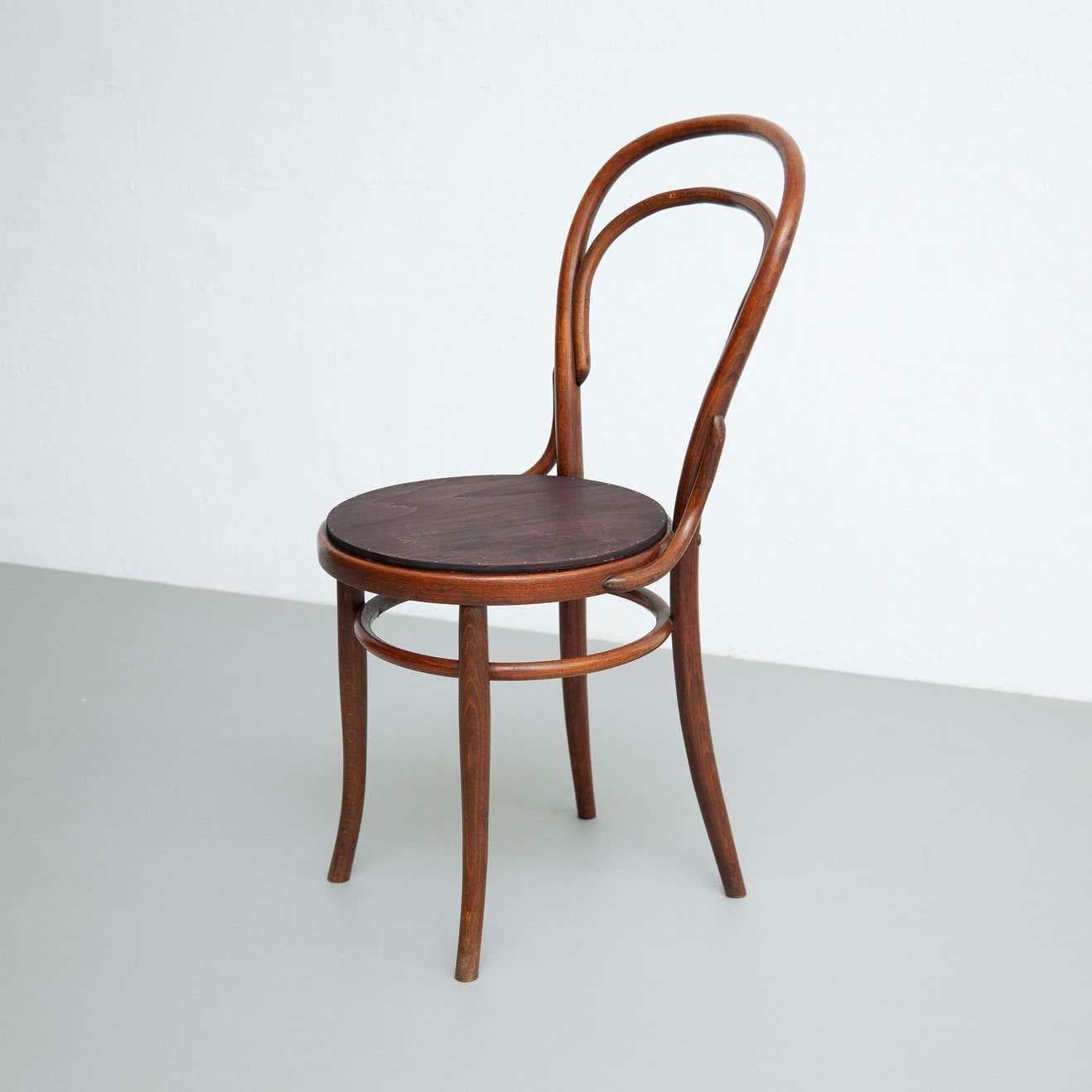 Mid-Century Modern Bentwood Chair in the Style of Thonet – Austria, Circa 1930 For Sale