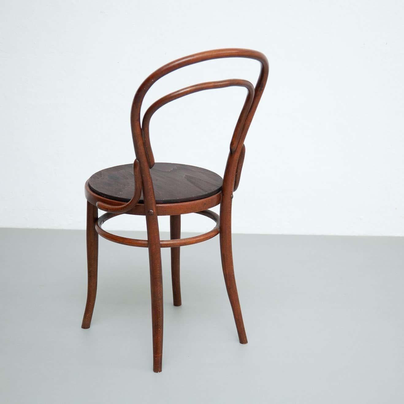 Mid-20th Century Bentwood Chair in the Style of Thonet – Austria, Circa 1930 For Sale