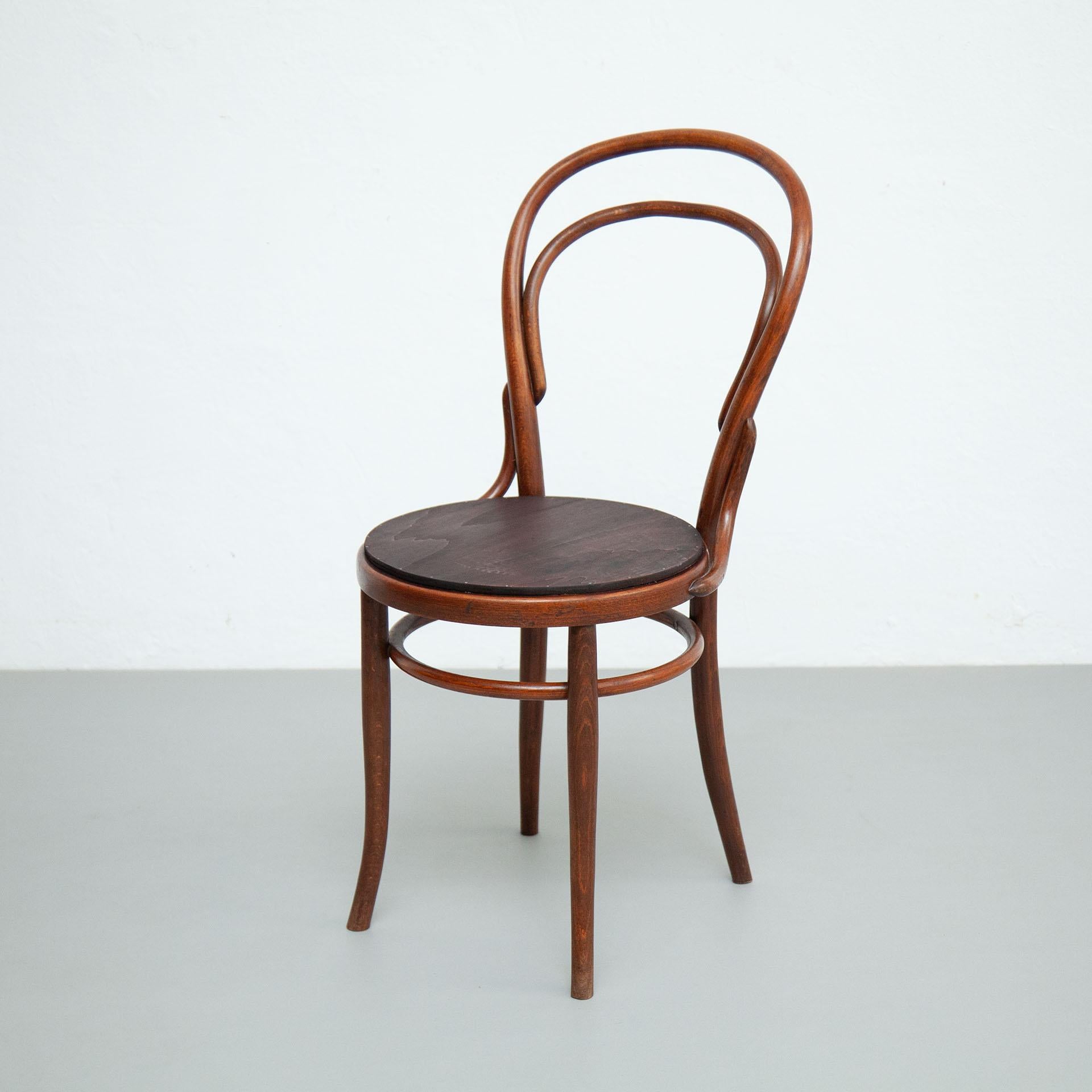 Bentwood chair by unknown designer and manufacturer in the style of Thonet.
Made in Austria, circa 1930.

In original condition with minor wear consistent with age and use, preserving a beautiful patina.
The wood seat has been added later by