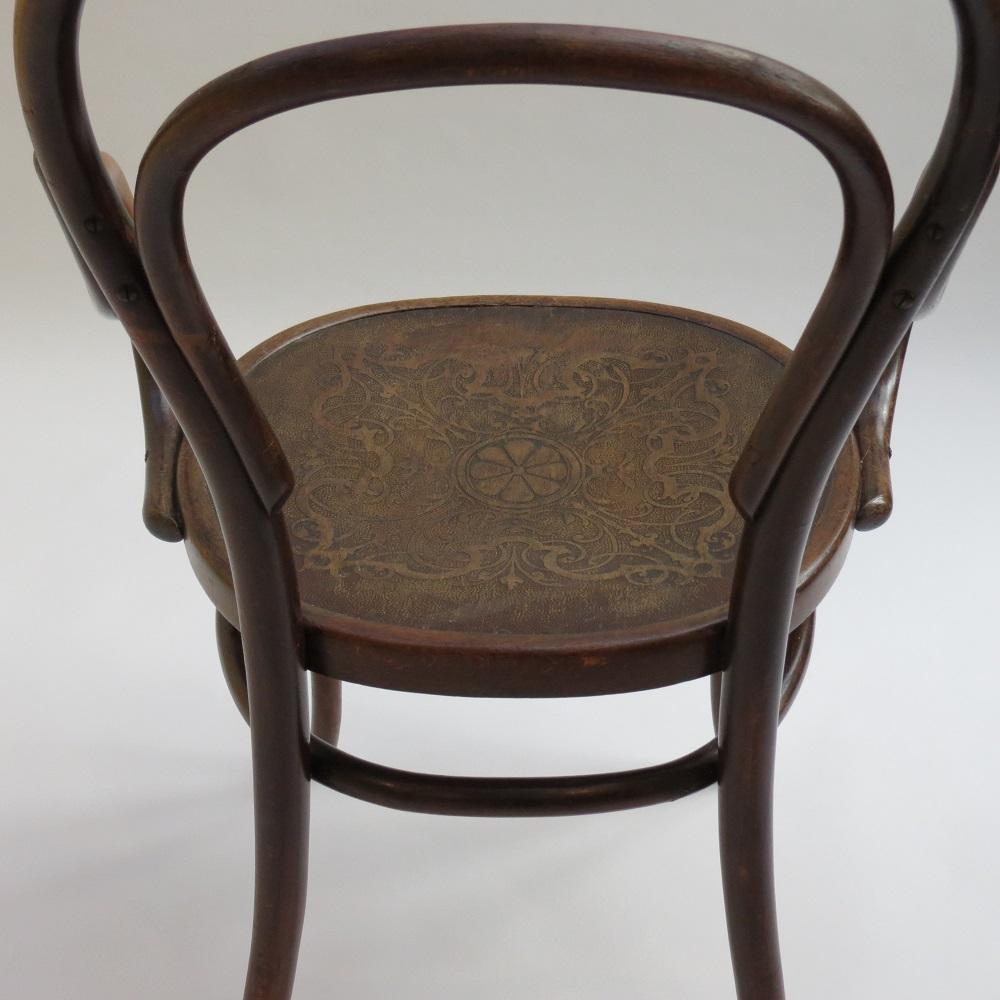 Chaise en bois courbé avec accoudoirs Modèle n° 14 Chaise Art Nouveau Thonet Autriche 1890 en vente 2