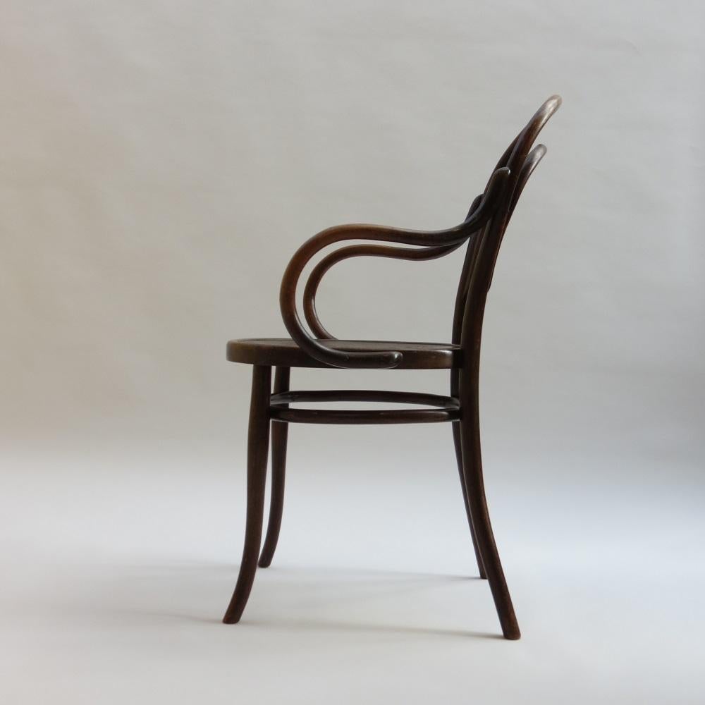 Bentwood Chair with arms Model No 14 Art Nouveau Chair Thonet Austria 1890 In Good Condition For Sale In Stow on the Wold, GB