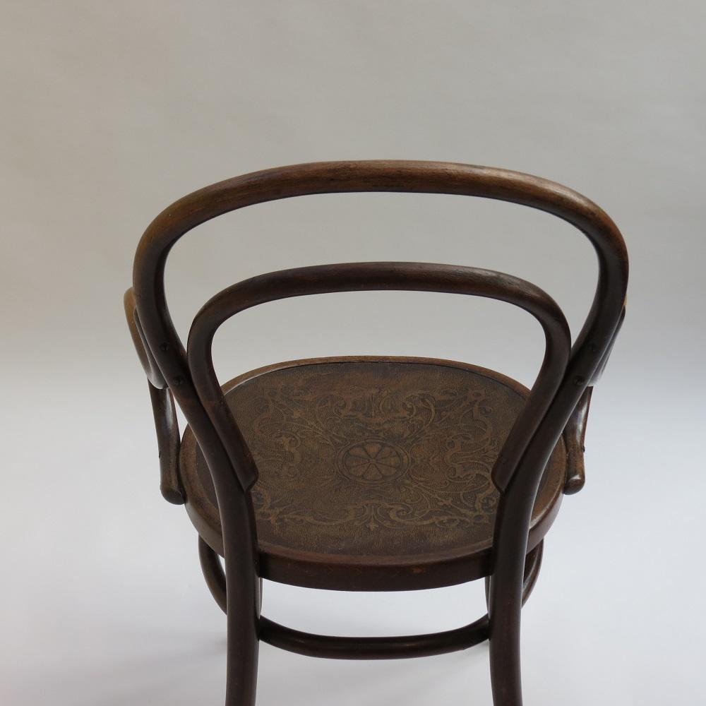Chaise en bois courbé avec accoudoirs Modèle n° 14 Chaise Art Nouveau Thonet Autriche 1890 en vente 1