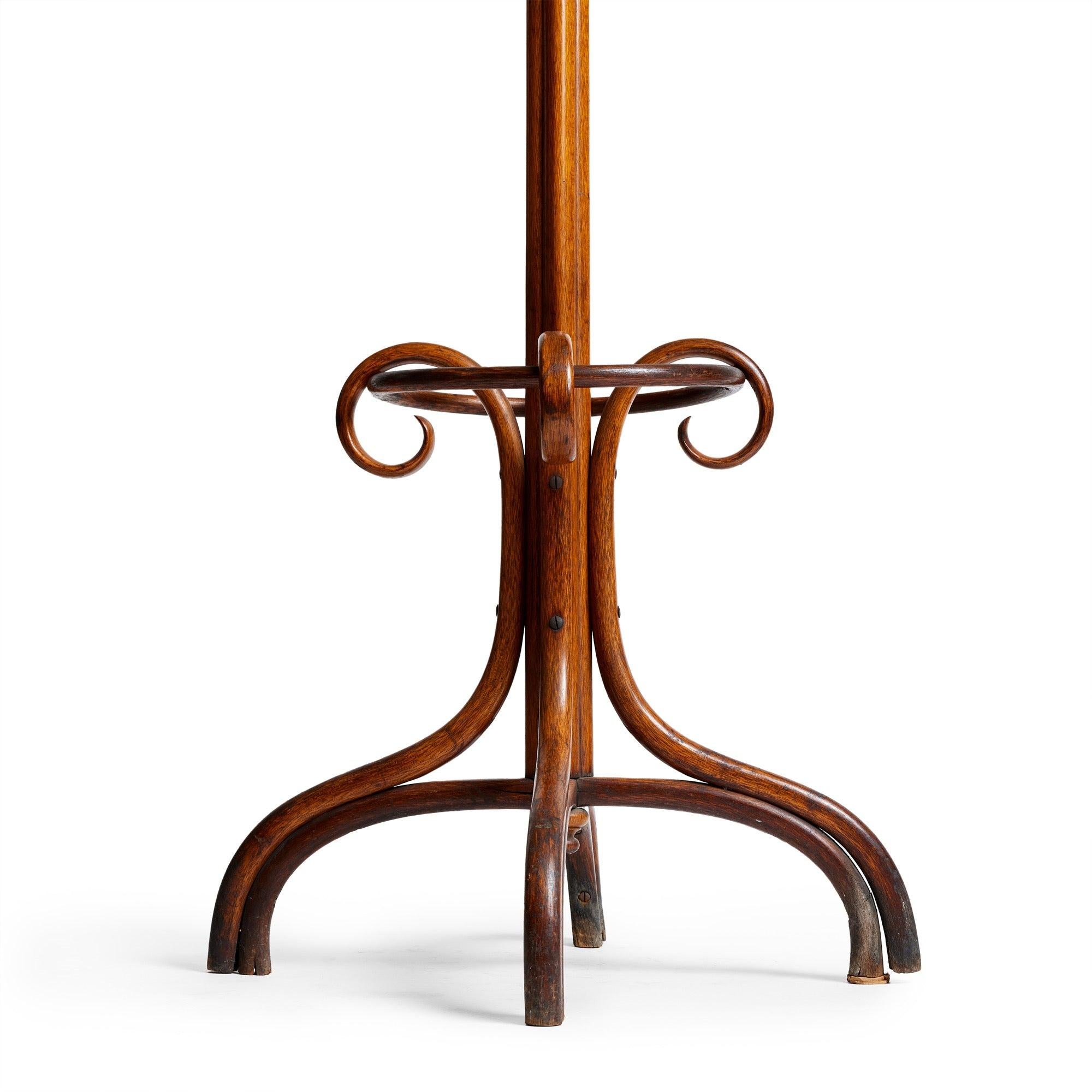 Albero portabiti in legno di Thonet In condizioni ottime in vendita a Sagaponack, NY