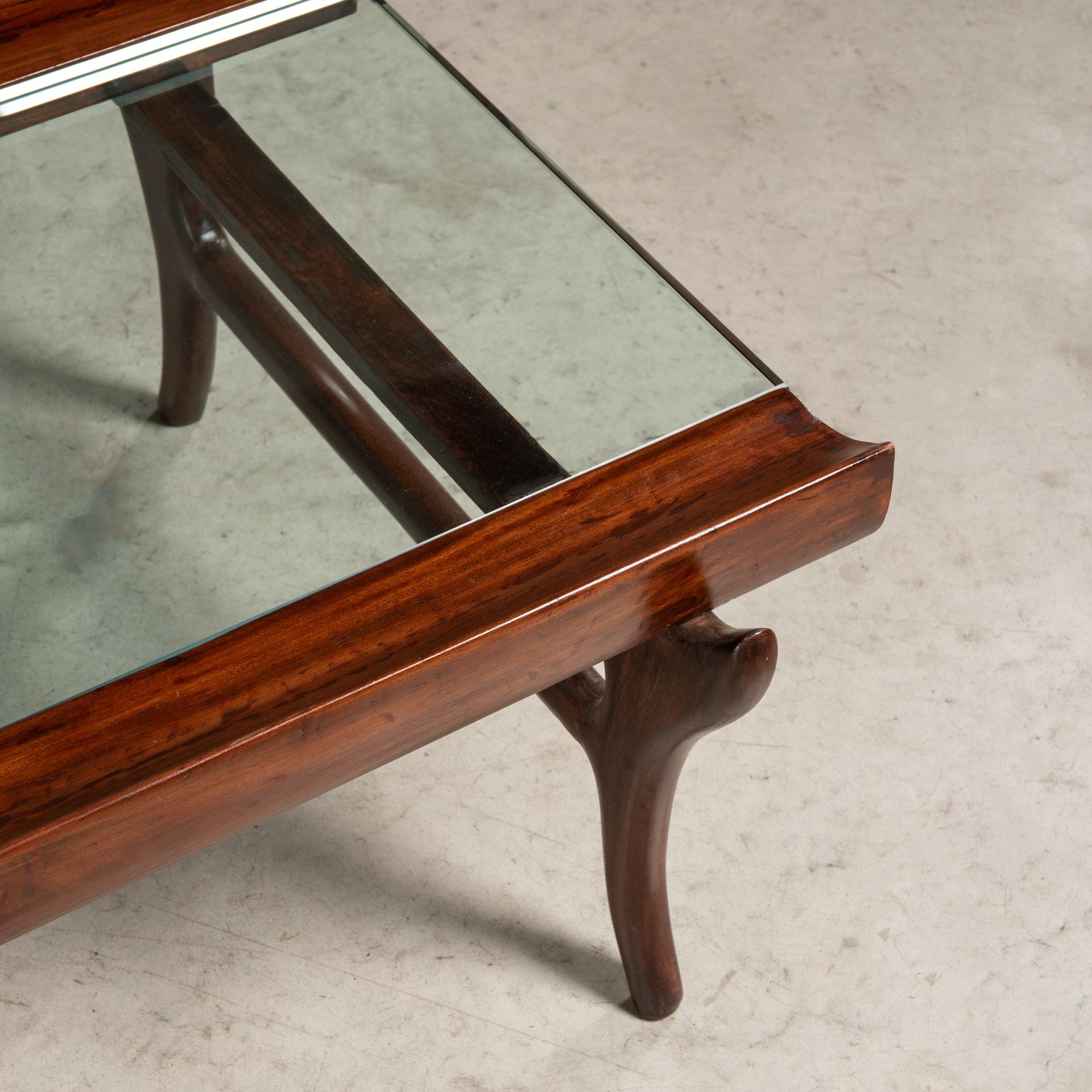 Mid-Century Modern Table basse en bois cintré de Giuseppe Scapinelli, design brésilien du milieu du siècle dernier en vente