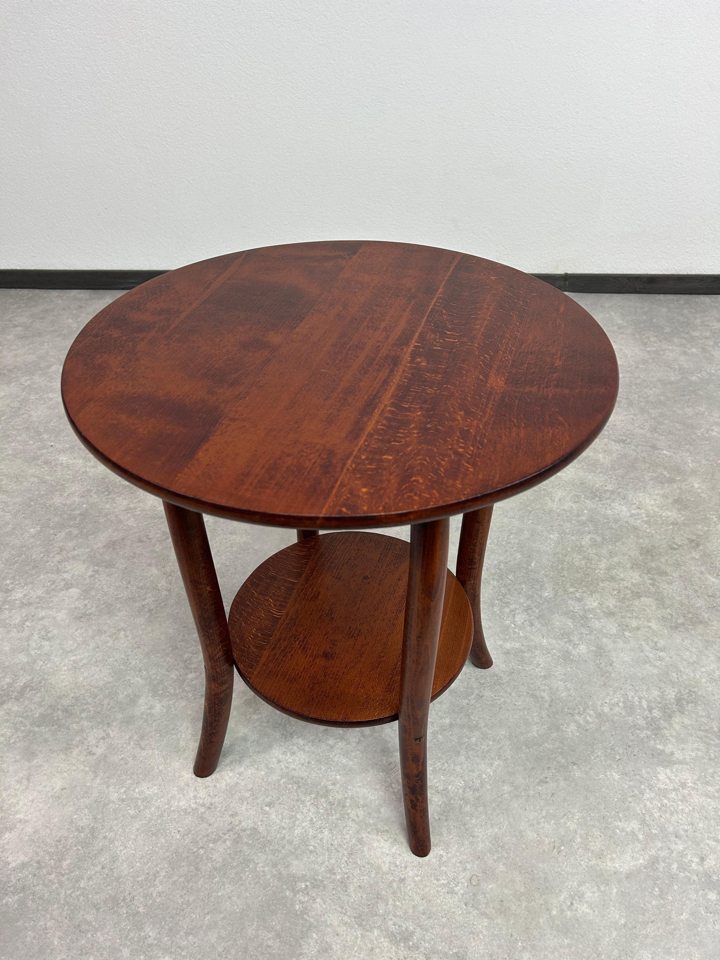 Bentwood coffee table by Thonet In Good Condition For Sale In Banská Štiavnica, SK
