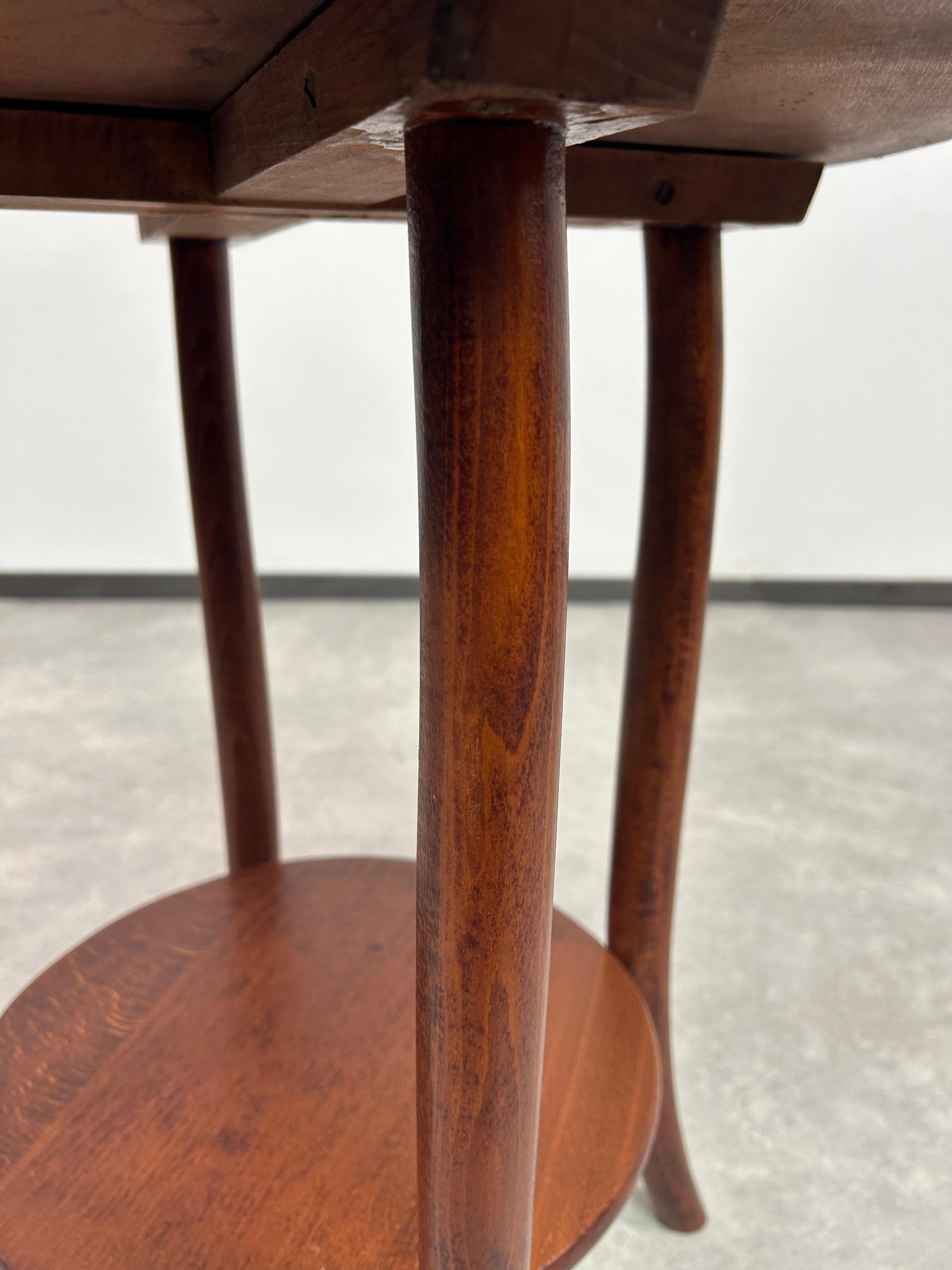 Beech Bentwood coffee table by Thonet For Sale