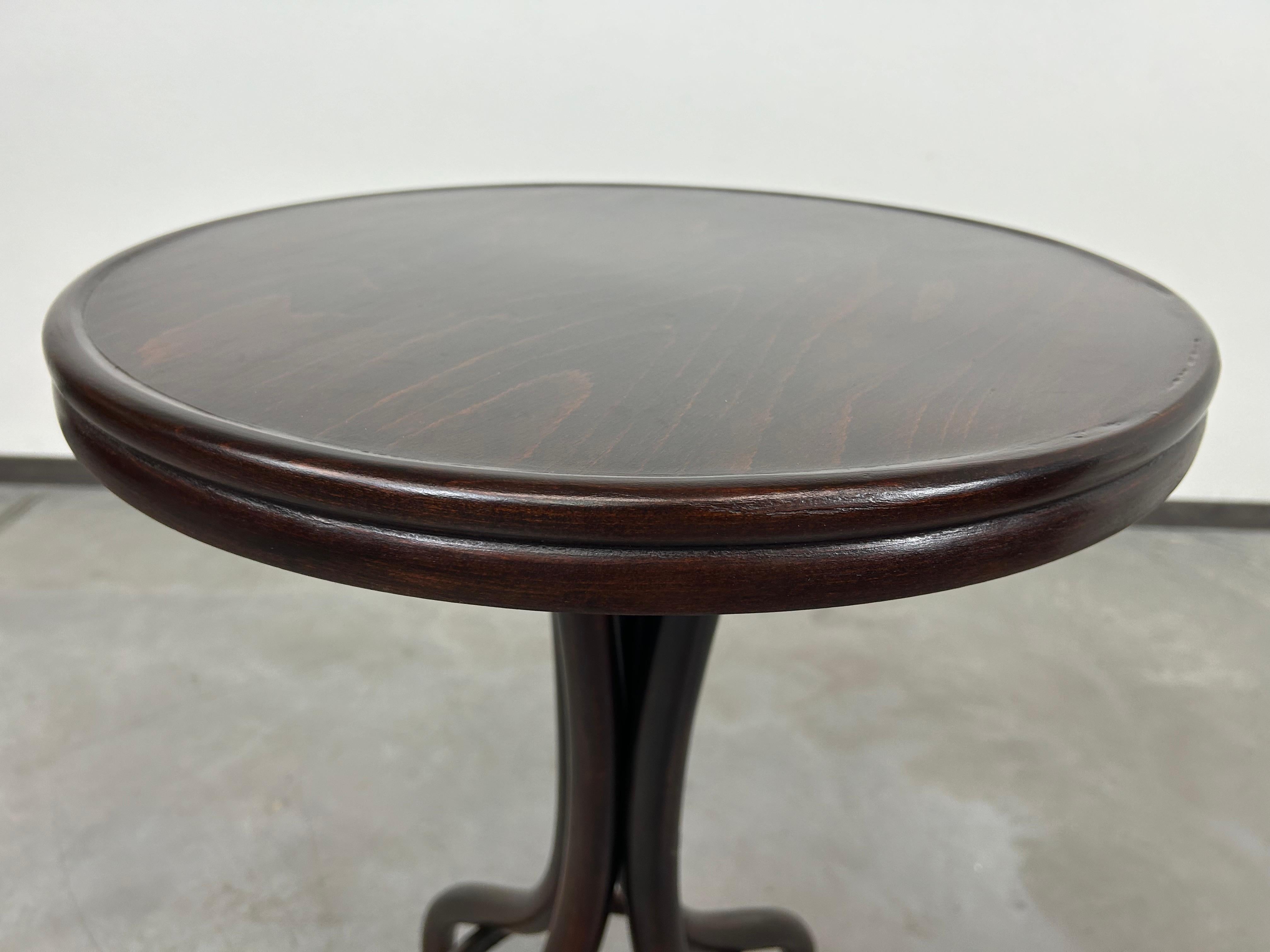Table basse n°1 de Thonet Bon état - En vente à Banská Štiavnica, SK