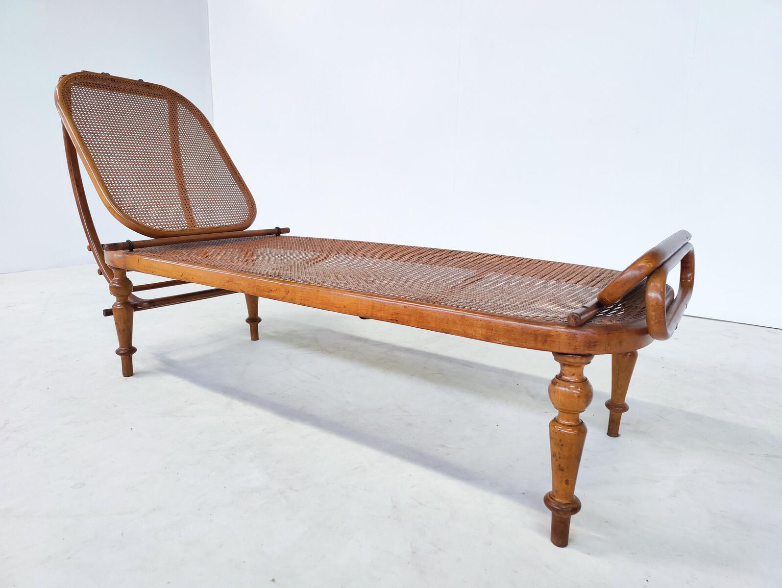 Bentwood Daybed by Thonet, Austria, 1900s For Sale 5