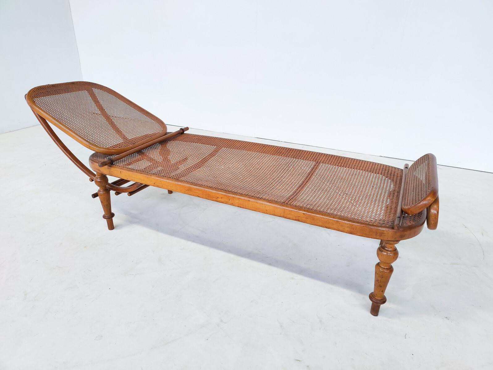 Wood Bentwood Daybed by Thonet, Austria, 1900s