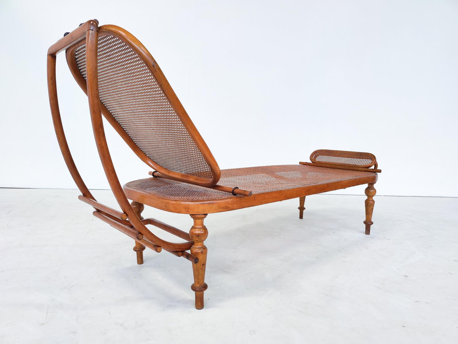 Bentwood Daybed by Thonet, Austria, 1900s For Sale 1