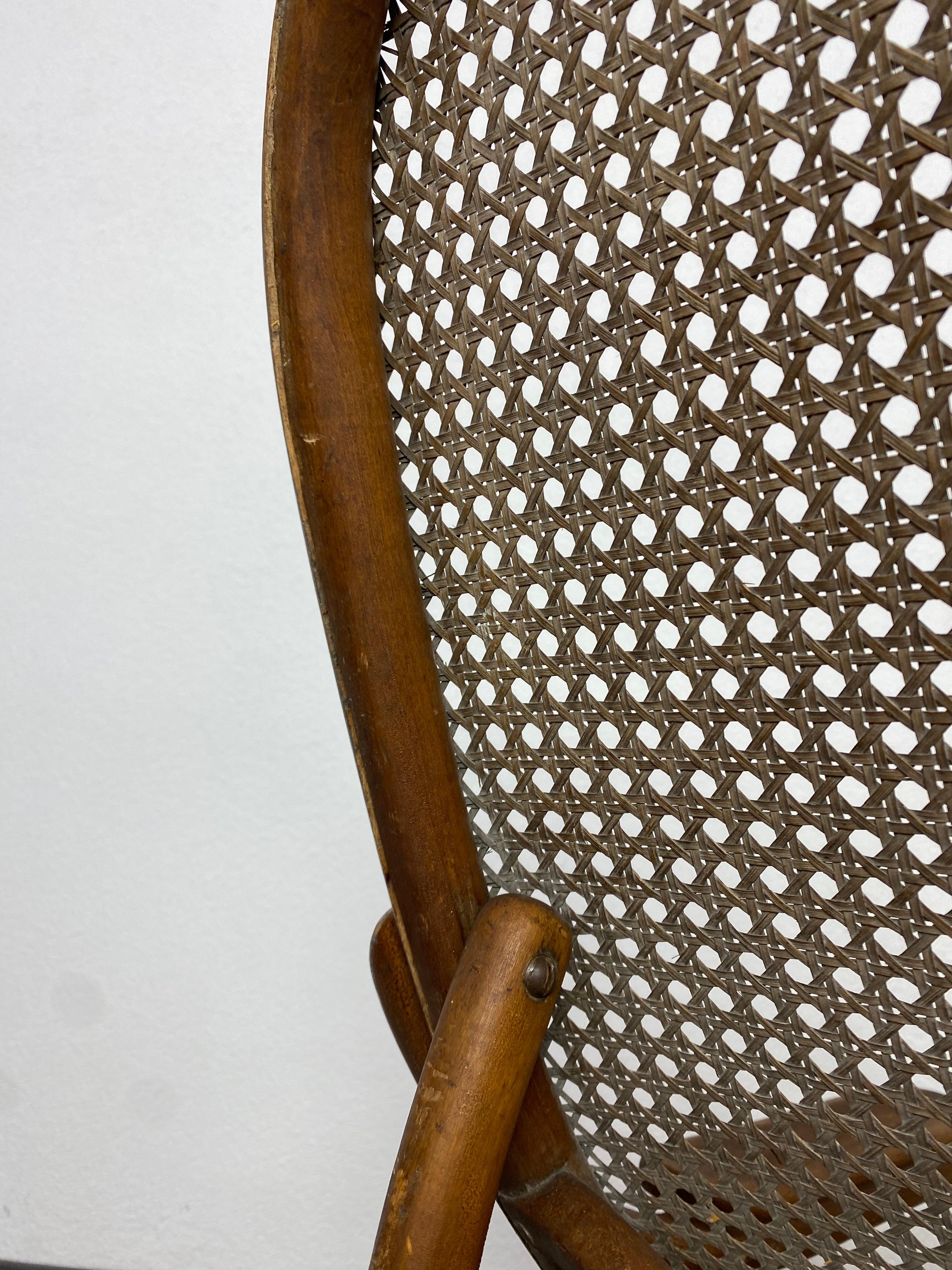 Bentwood daybed no.2 by Thonet For Sale 6