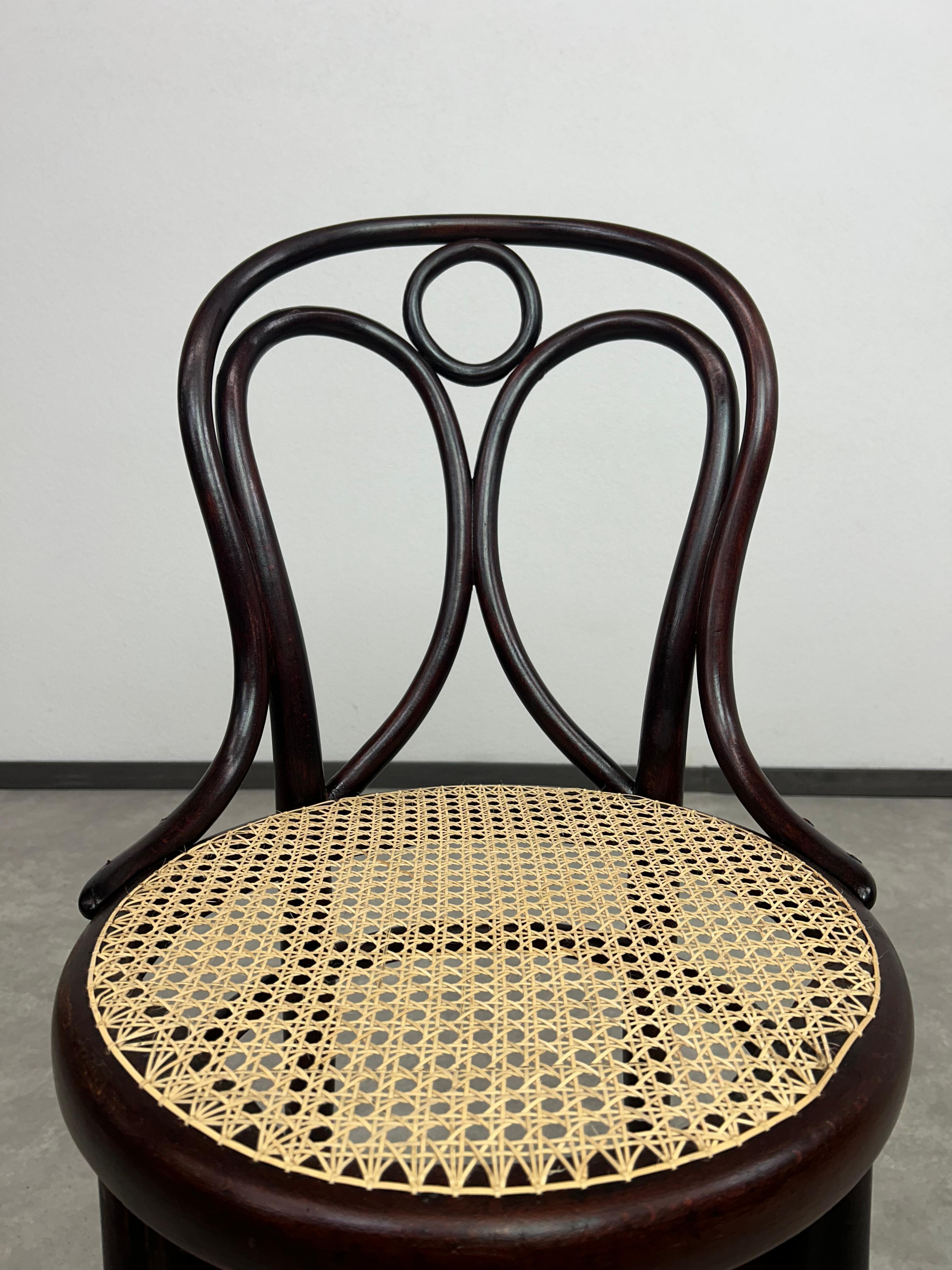 Esszimmerstuhl aus Bugholz, Nr.19 von Thonet (Slowakisch) im Angebot