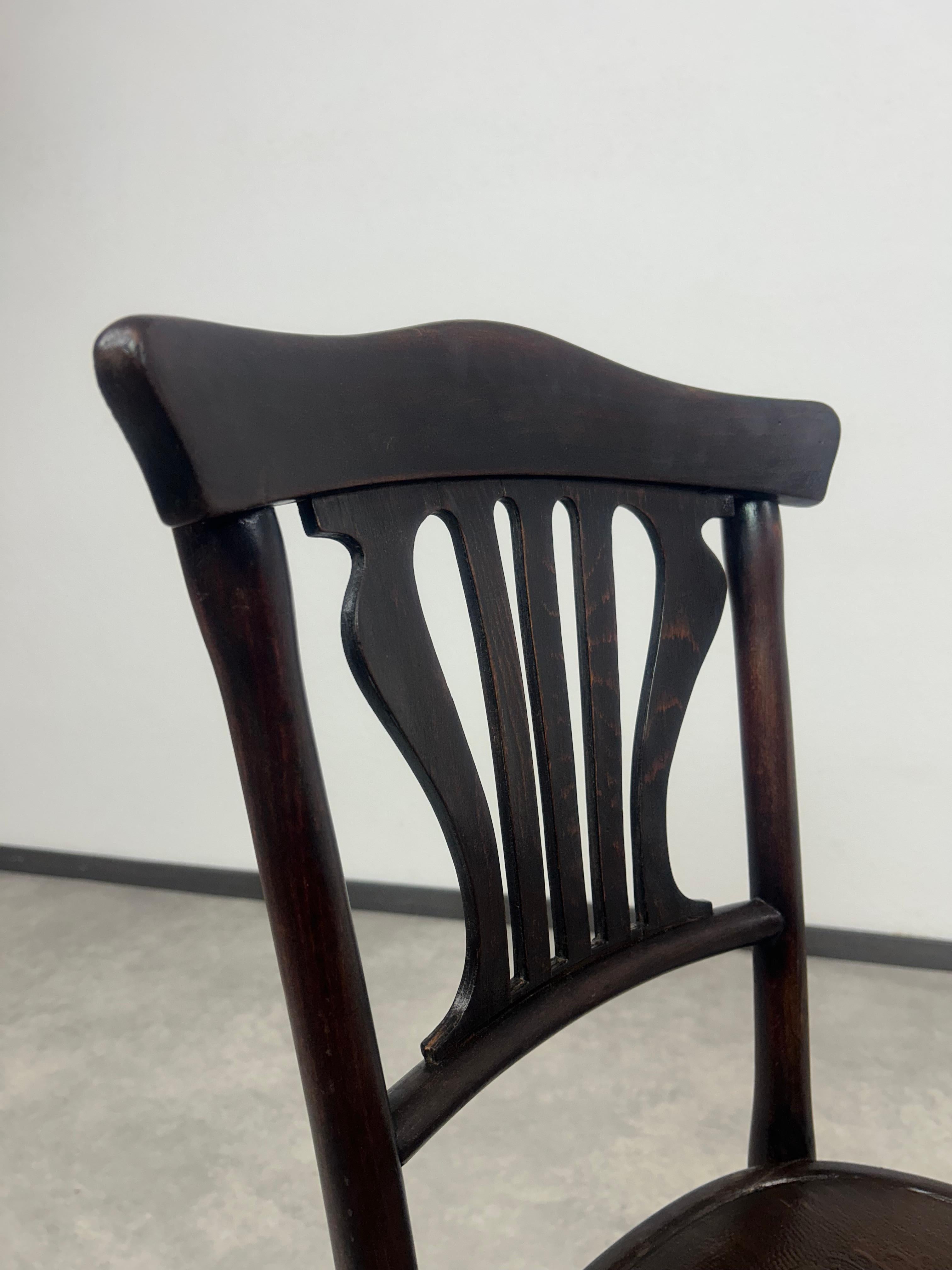 Vienna Secession Bentwood dining chair no.228 by Thonet For Sale