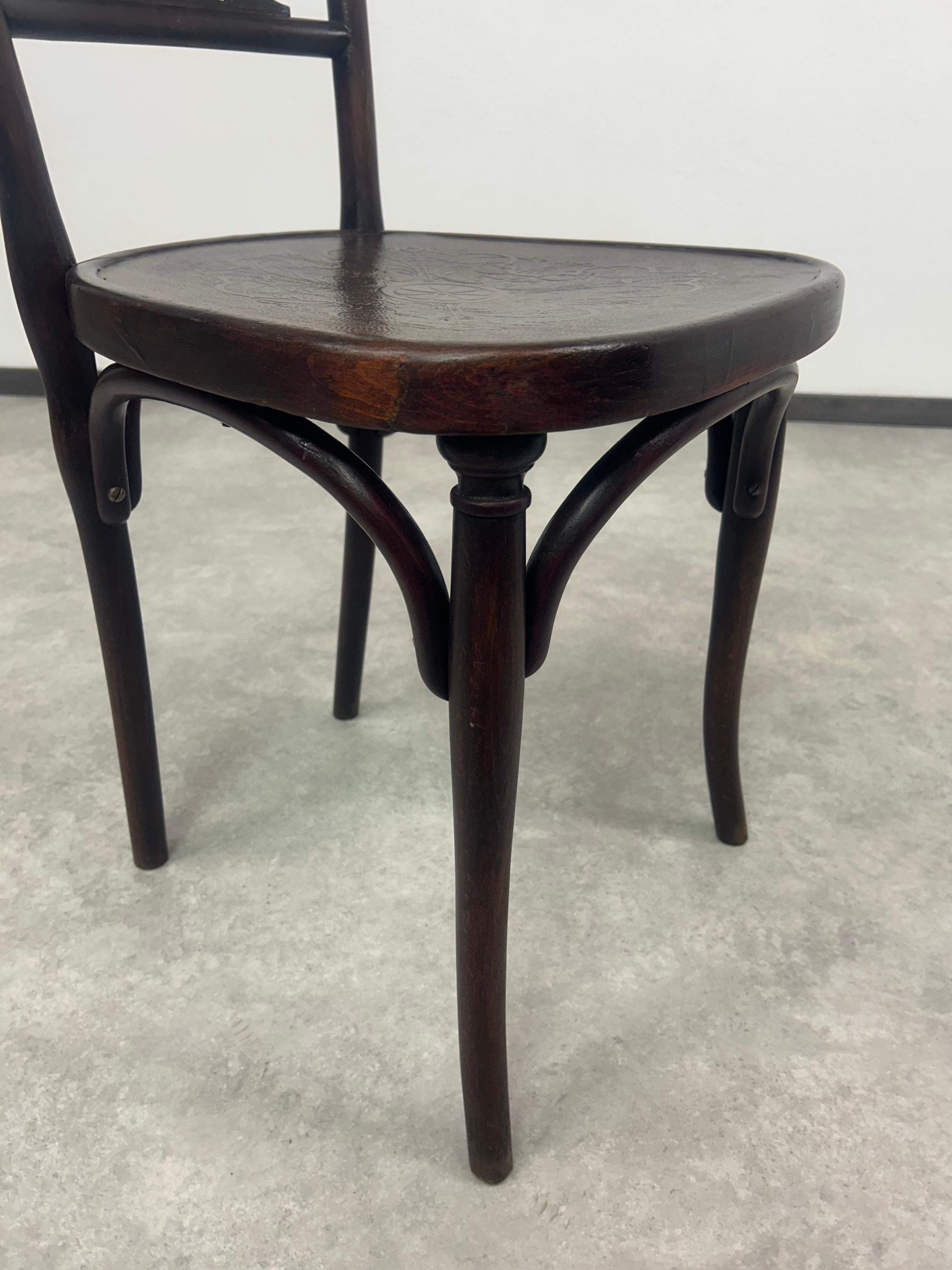 Austrian Bentwood dining chair no.228 by Thonet For Sale