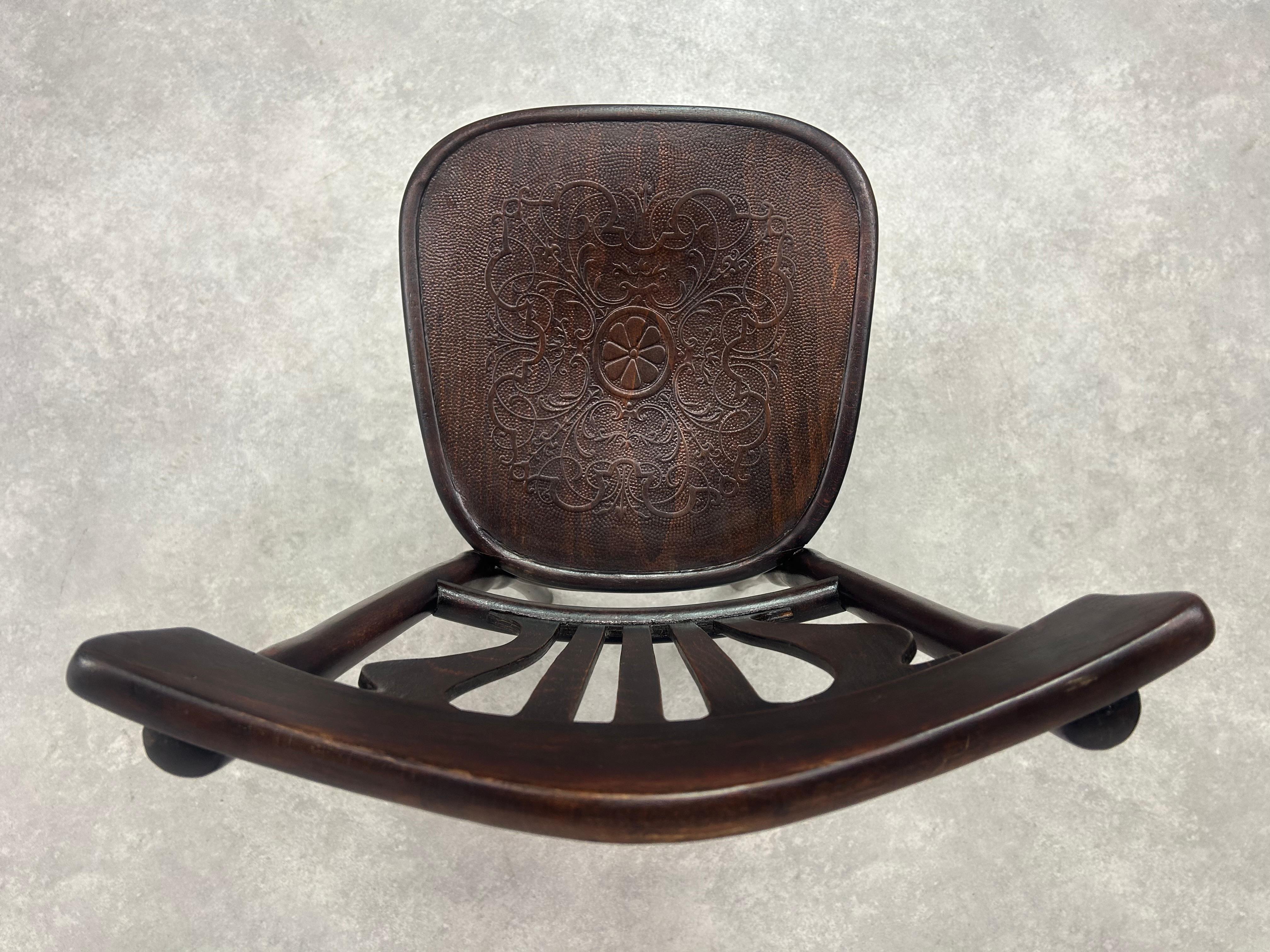 Bentwood dining chair no.228 by Thonet For Sale 1