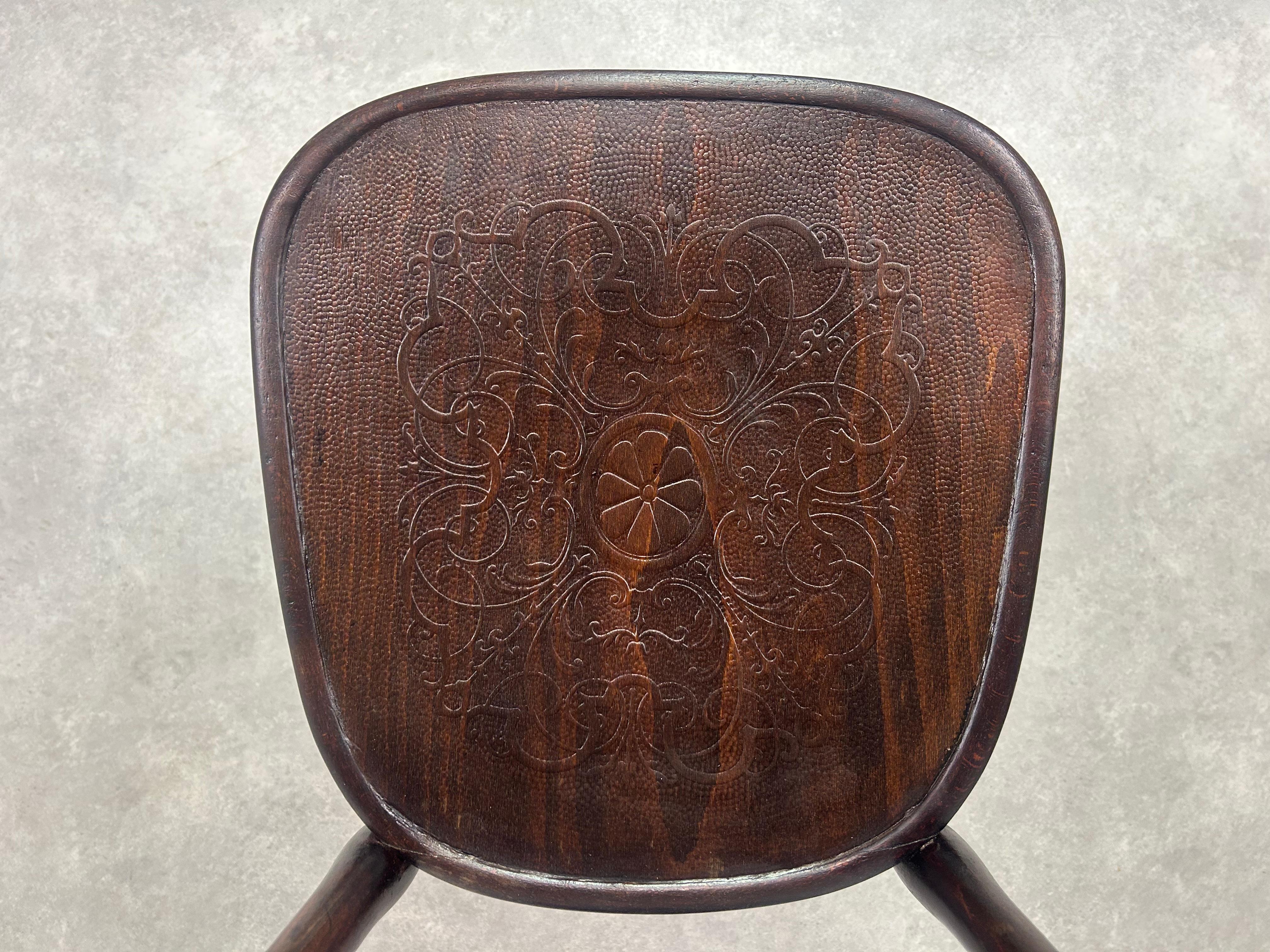 Bentwood dining chair no.228 by Thonet For Sale 2