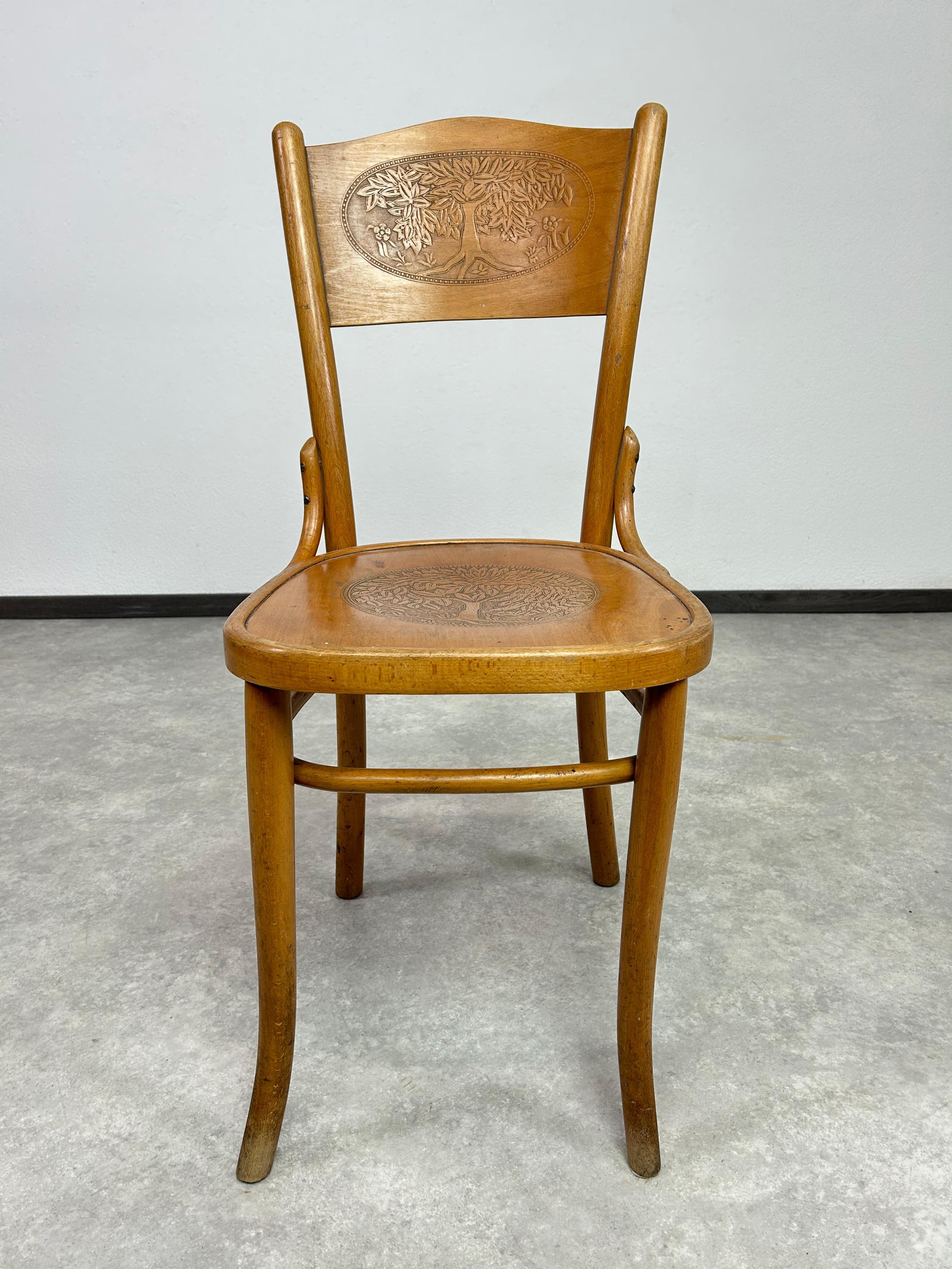 Art déco Chaises de salle à manger en bois courbé de Thonet en vente