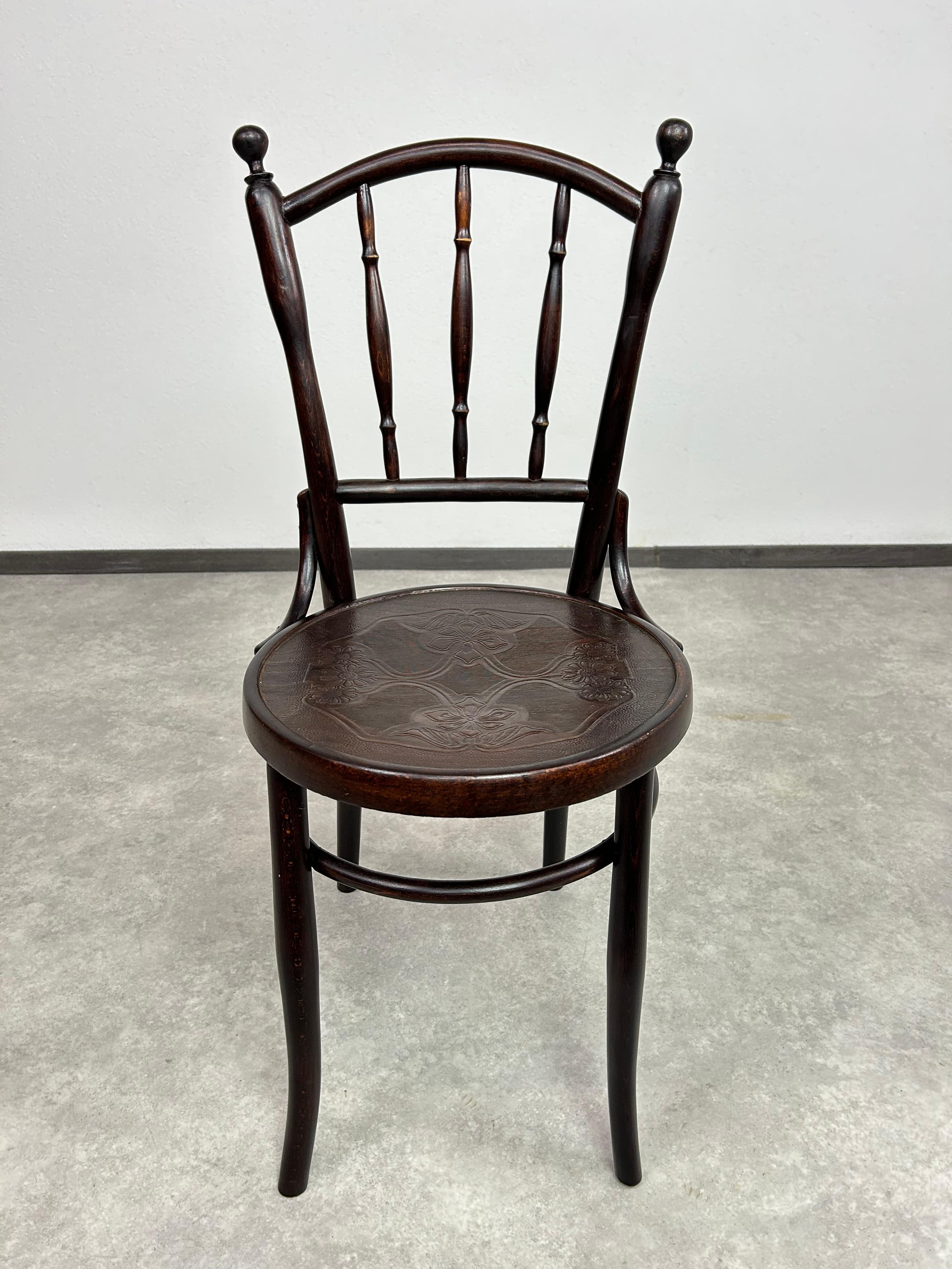 Début du 20ème siècle Chaises de salle à manger en bois courbé par Thonet-Mundus en vente