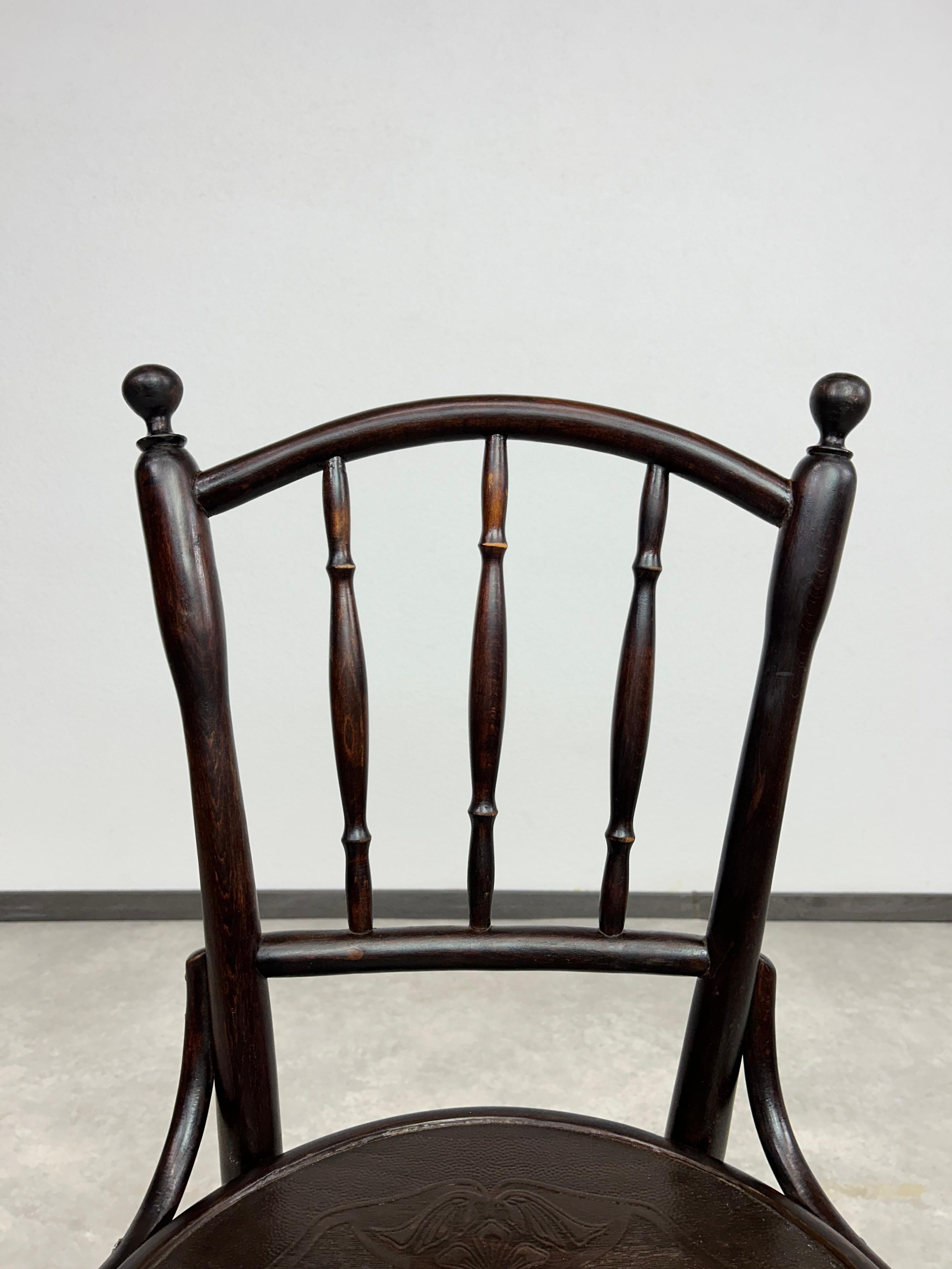 Hêtre Chaises de salle à manger en bois courbé par Thonet-Mundus en vente