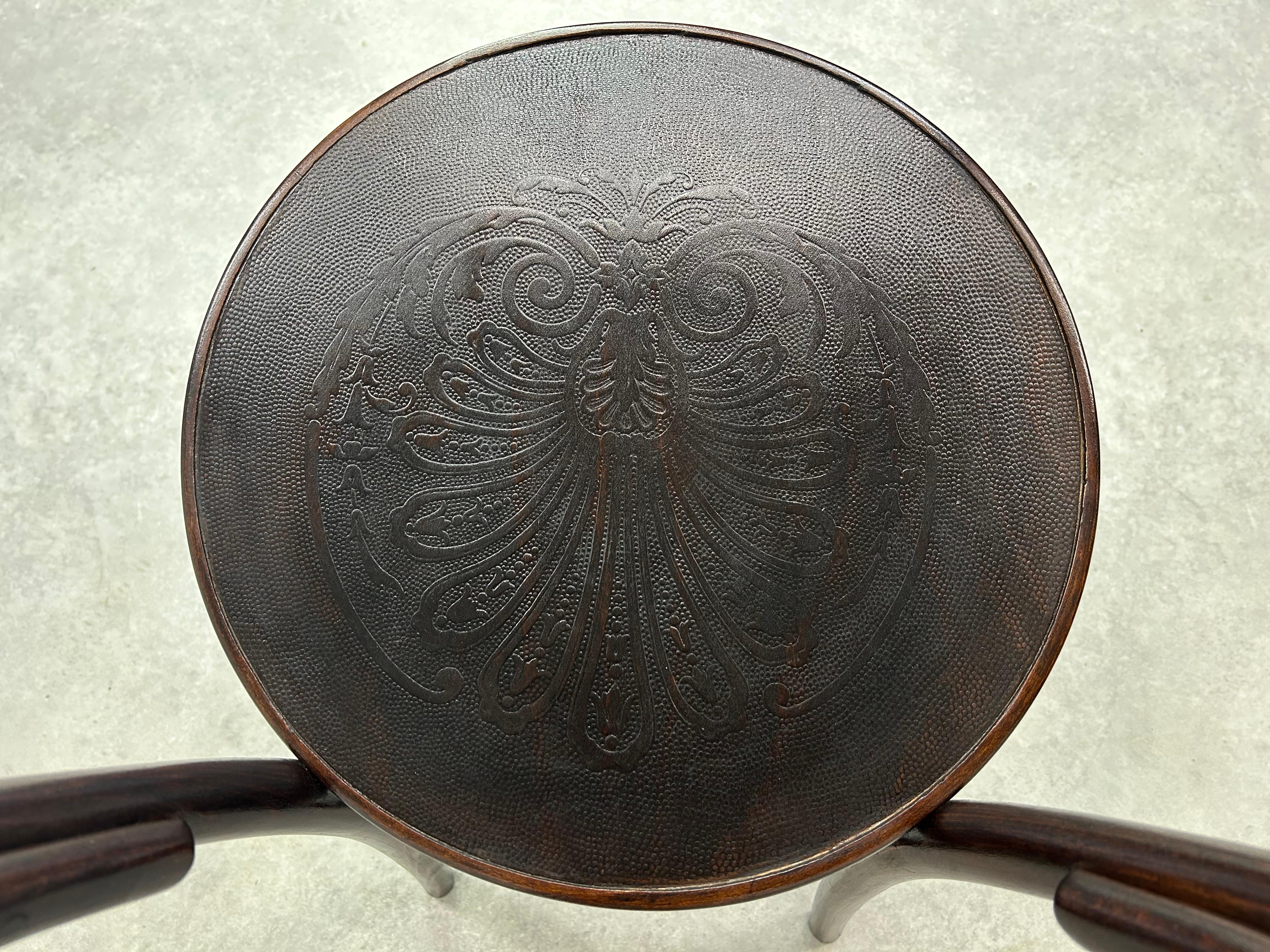 Sedie da pranzo in legno curvato n. 14 di Ton Bystřice pod Hostýnem in vendita 1