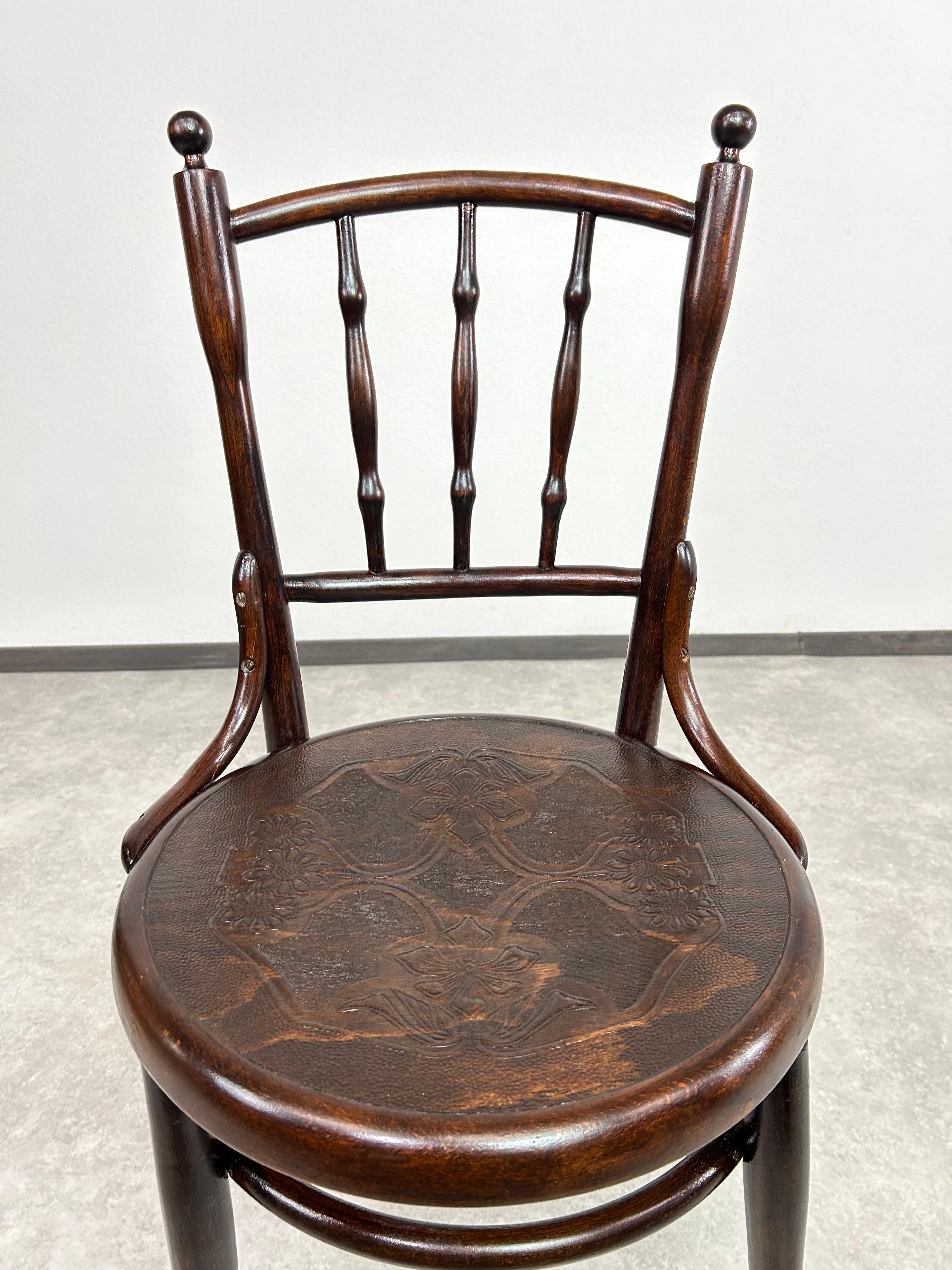 Esszimmerstuhl aus Bugholz von Thonet (Österreichisch) im Angebot