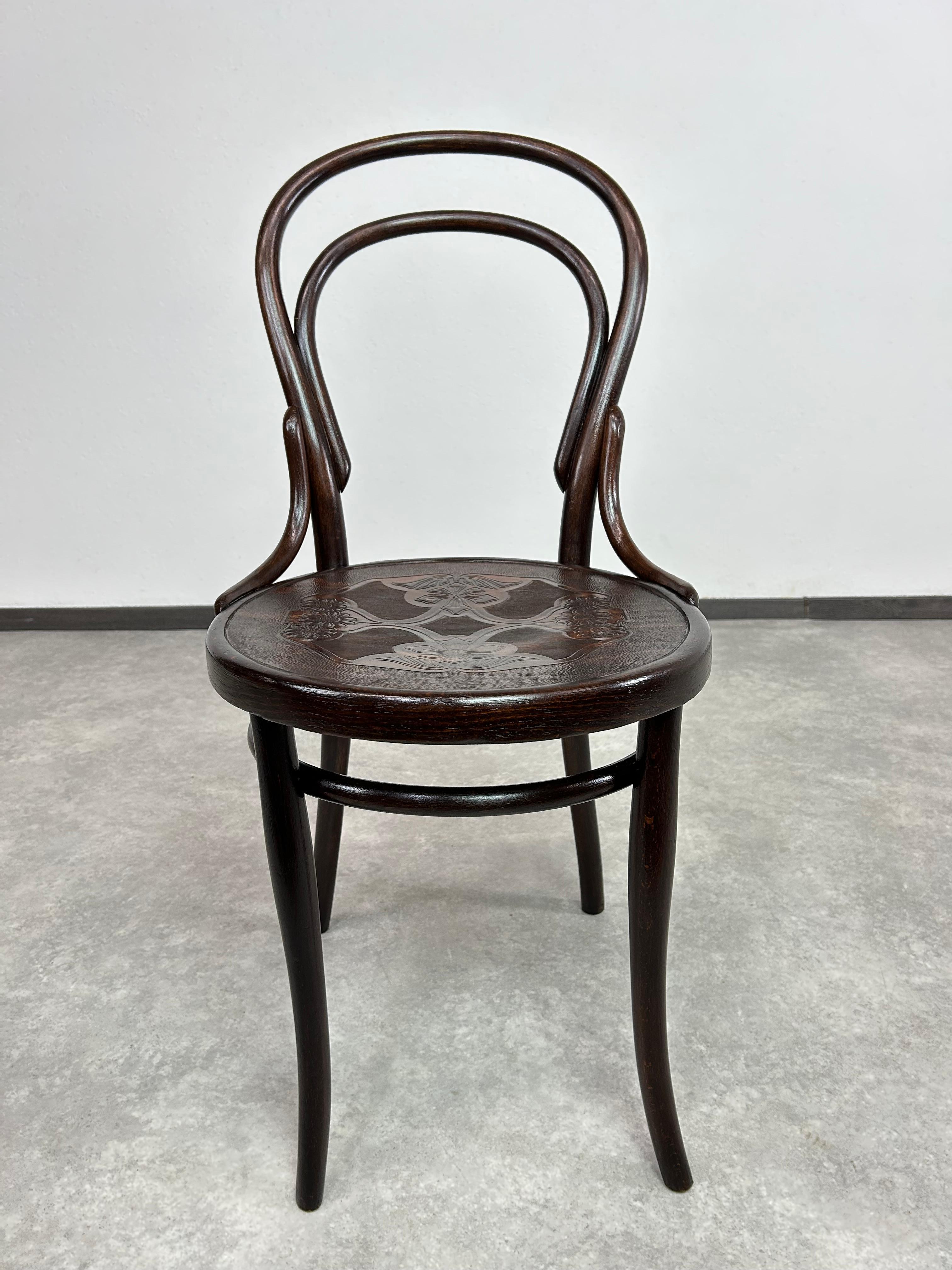 Esszimmerstuhl aus Bugholz Nr.14 von Thonet. Professionell gebeizt und neu poliert.