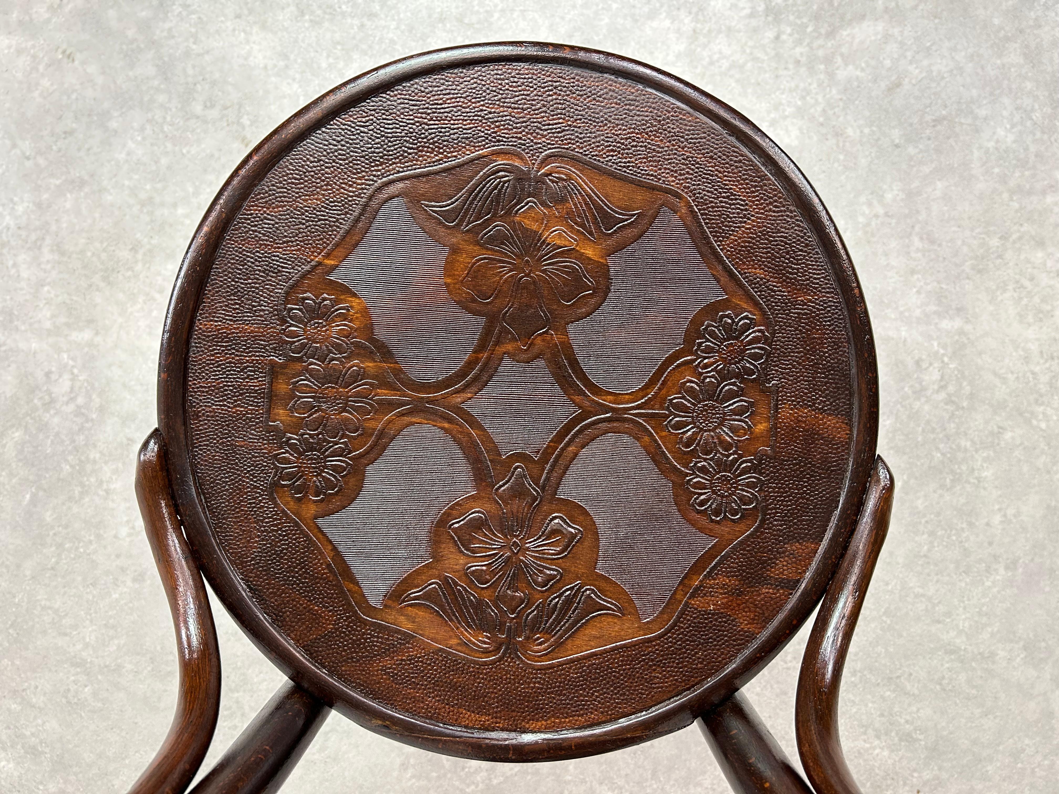 Bugholz-Esszimmerstuhl Nr.14 von Thonet im Zustand „Hervorragend“ im Angebot in Banská Štiavnica, SK