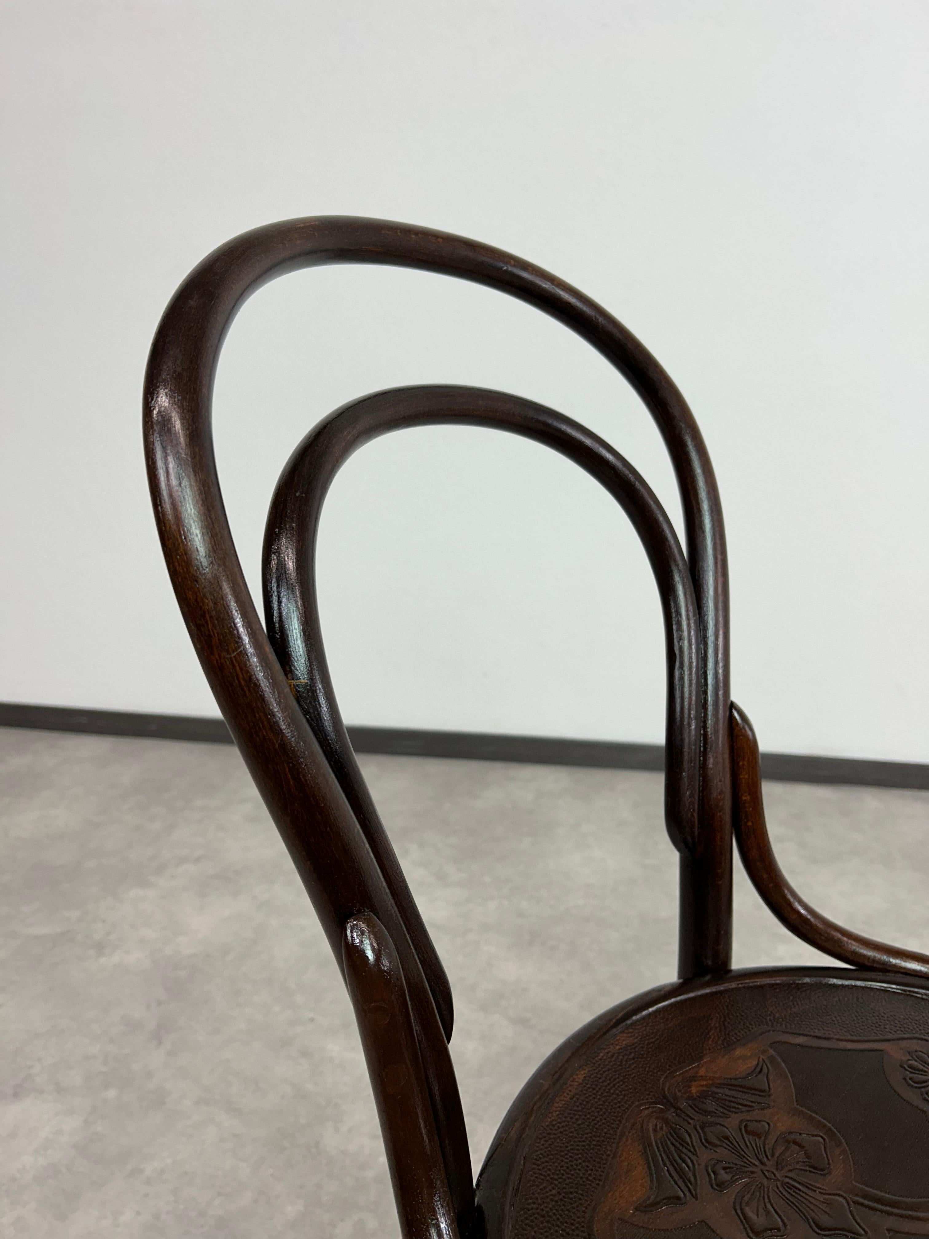 Bugholz-Esszimmerstuhl Nr.14 von Thonet (Frühes 20. Jahrhundert) im Angebot