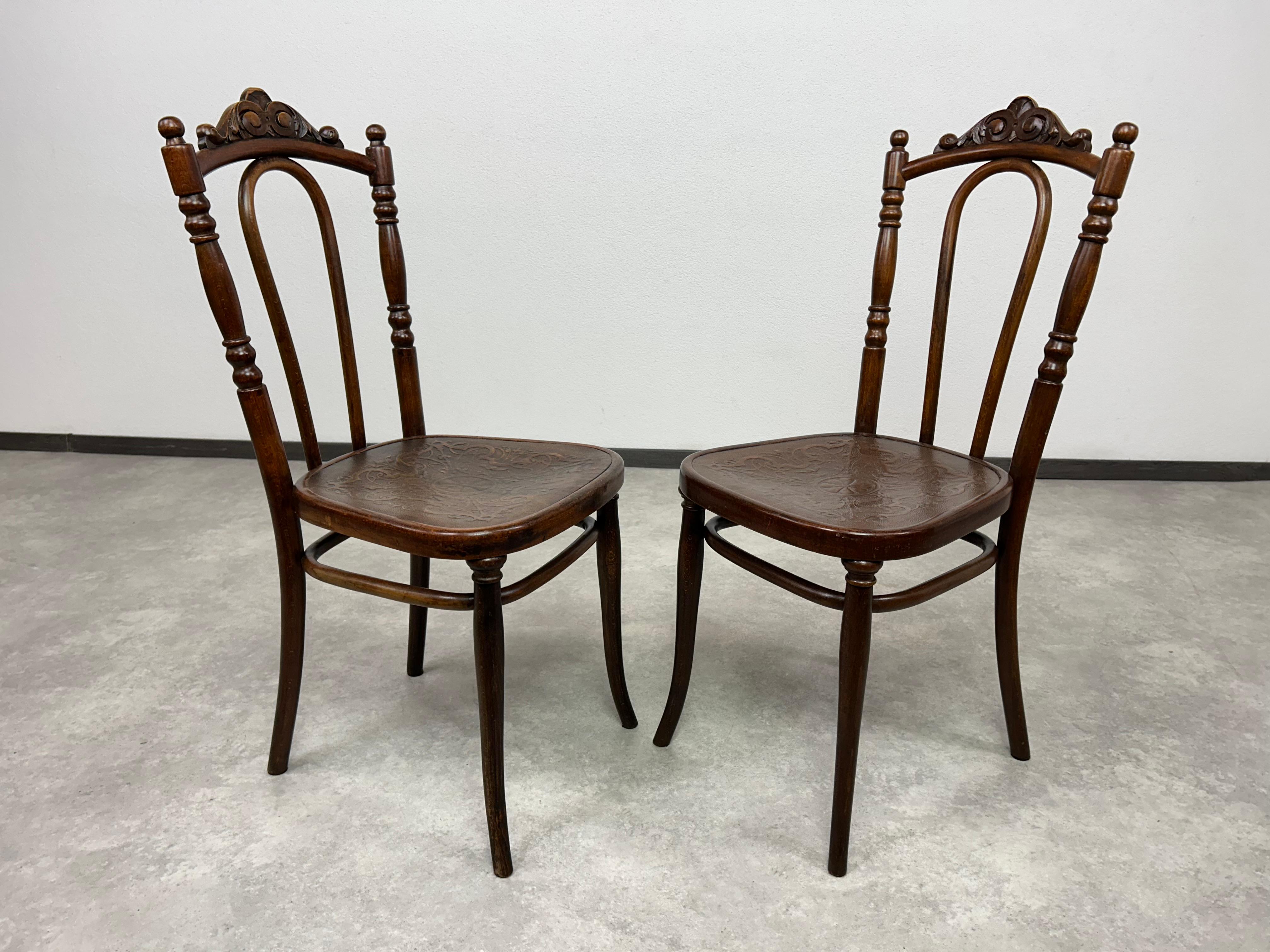 Esszimmerstühle aus Bugholz von Thonet Austria in sehr schönem Originalzustand mit Gebrauchsspuren.