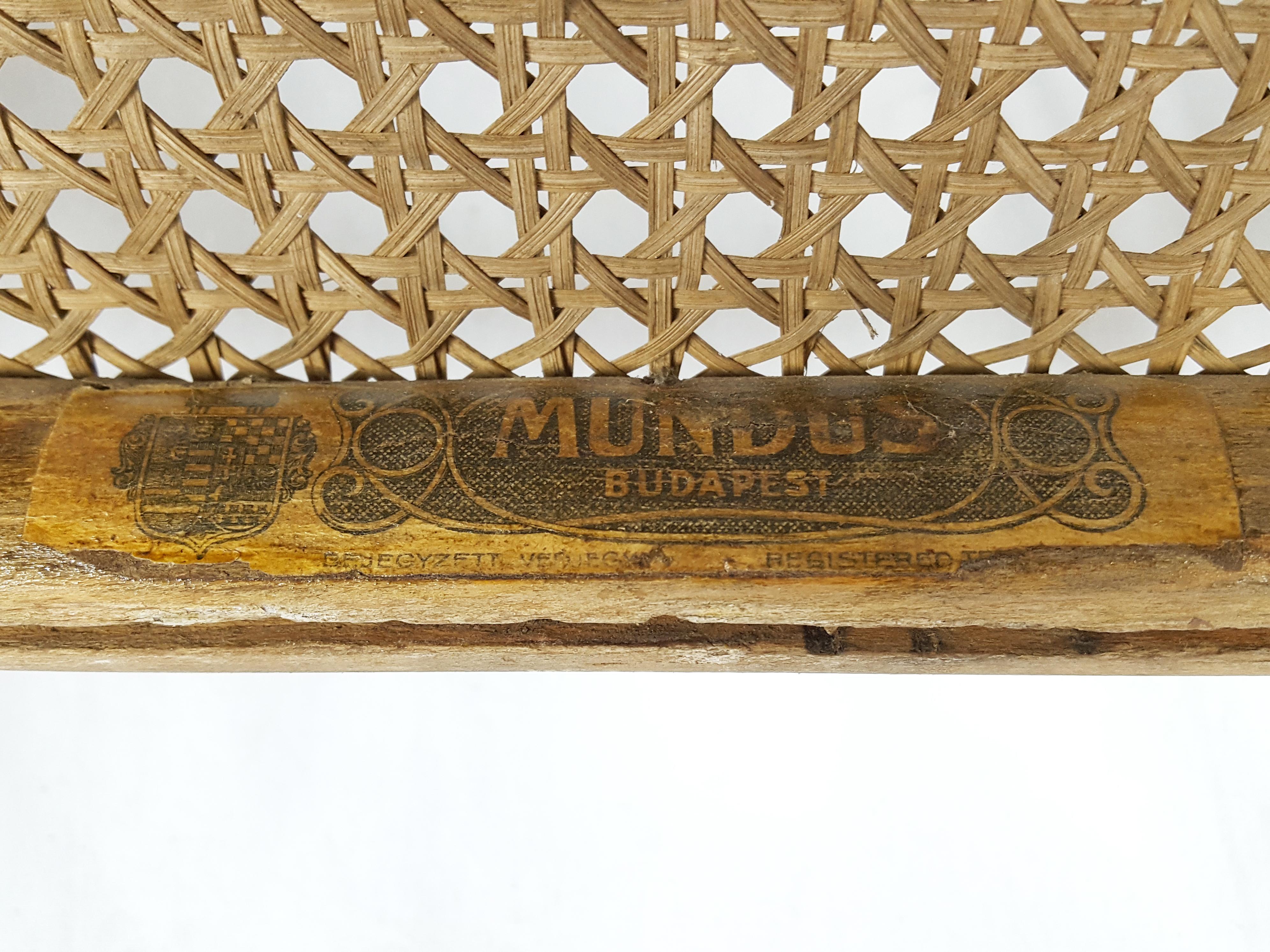 Chaise à bascule du début des années 1900 produite par Mundus, Budapest en vente 8