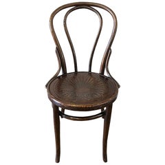 Cafe-Stuhl aus Bugholz mit geprägter Muschelmasowie im Stil von Thonet Polen:: 1910