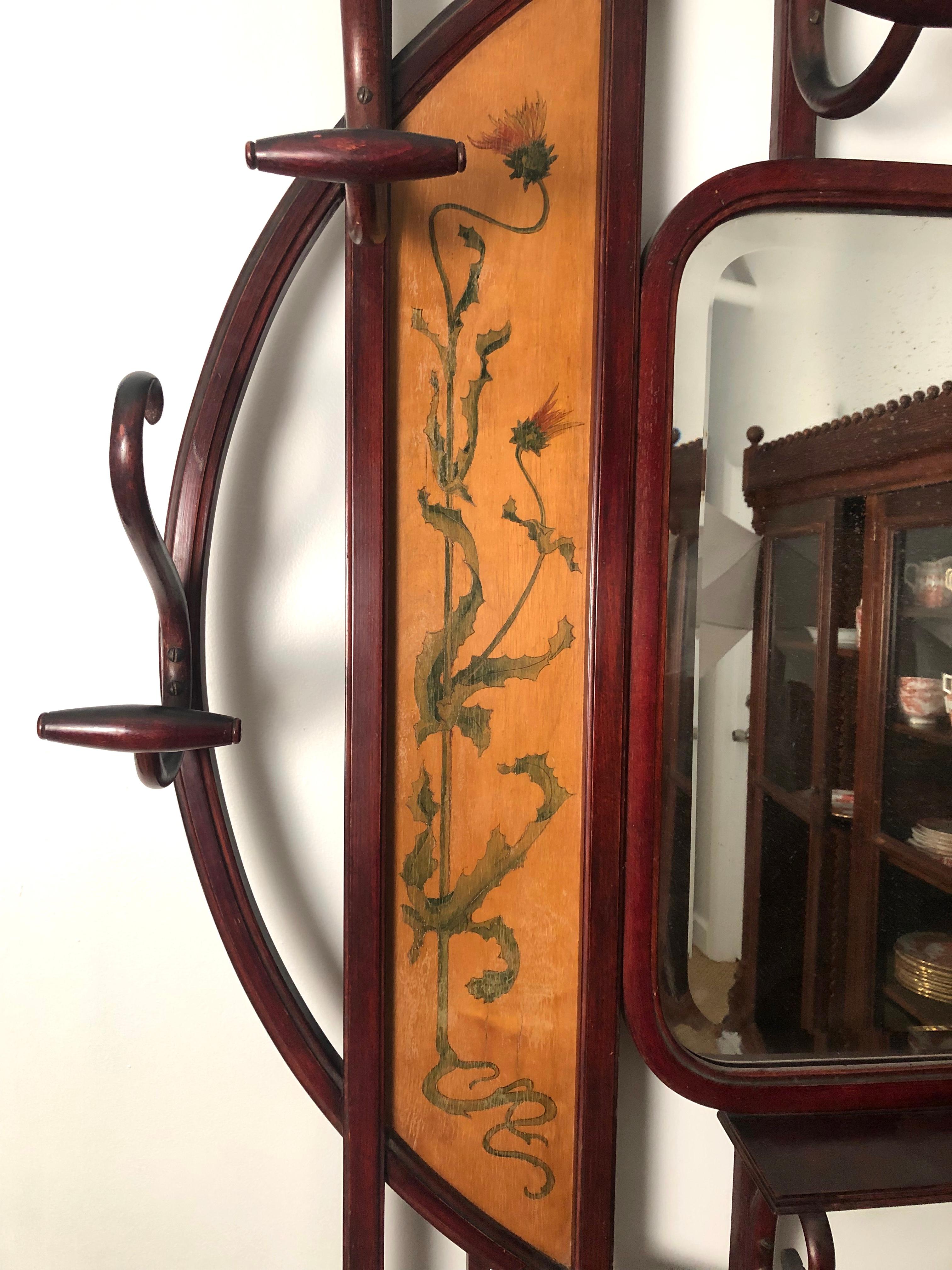 Early 20th Century Art Nouveau Austrian Bentwood Hall Tree with Hat and Coat Rack 