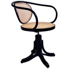 Drehstuhl aus handgewebtem Rattan aus Bugholz, Modell 5501 Thonet für ZPM Radomosk