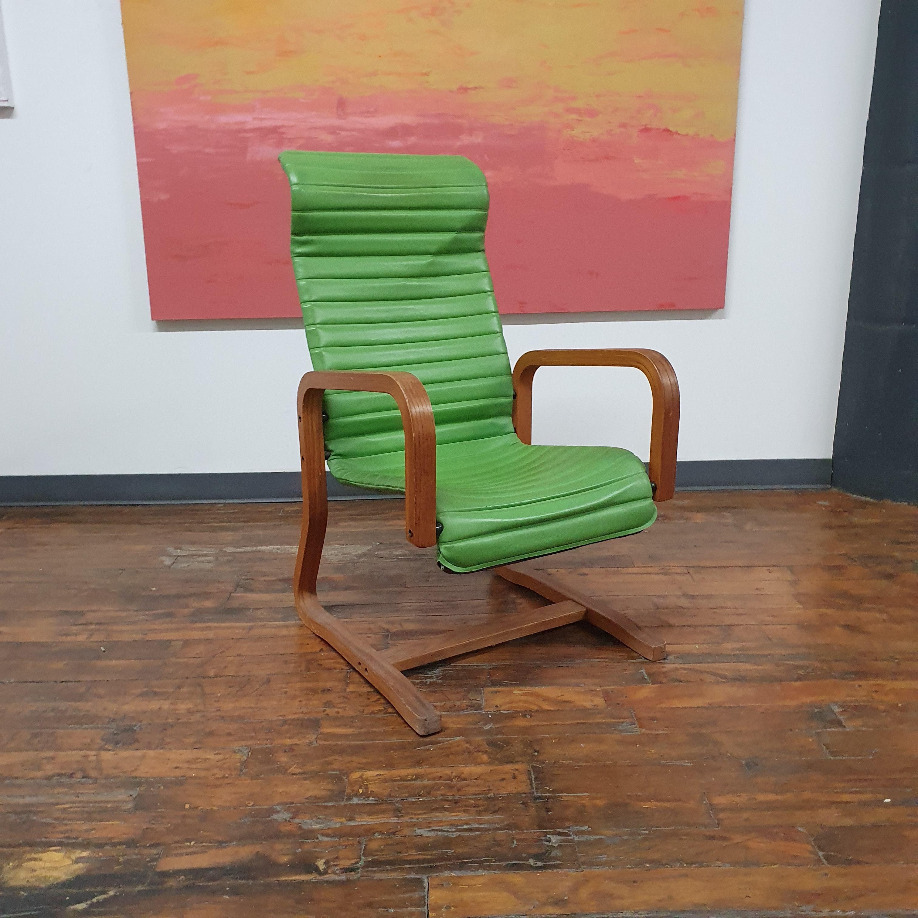 Mid-Century Modern Bentwood Lounge Chair by Thonet
