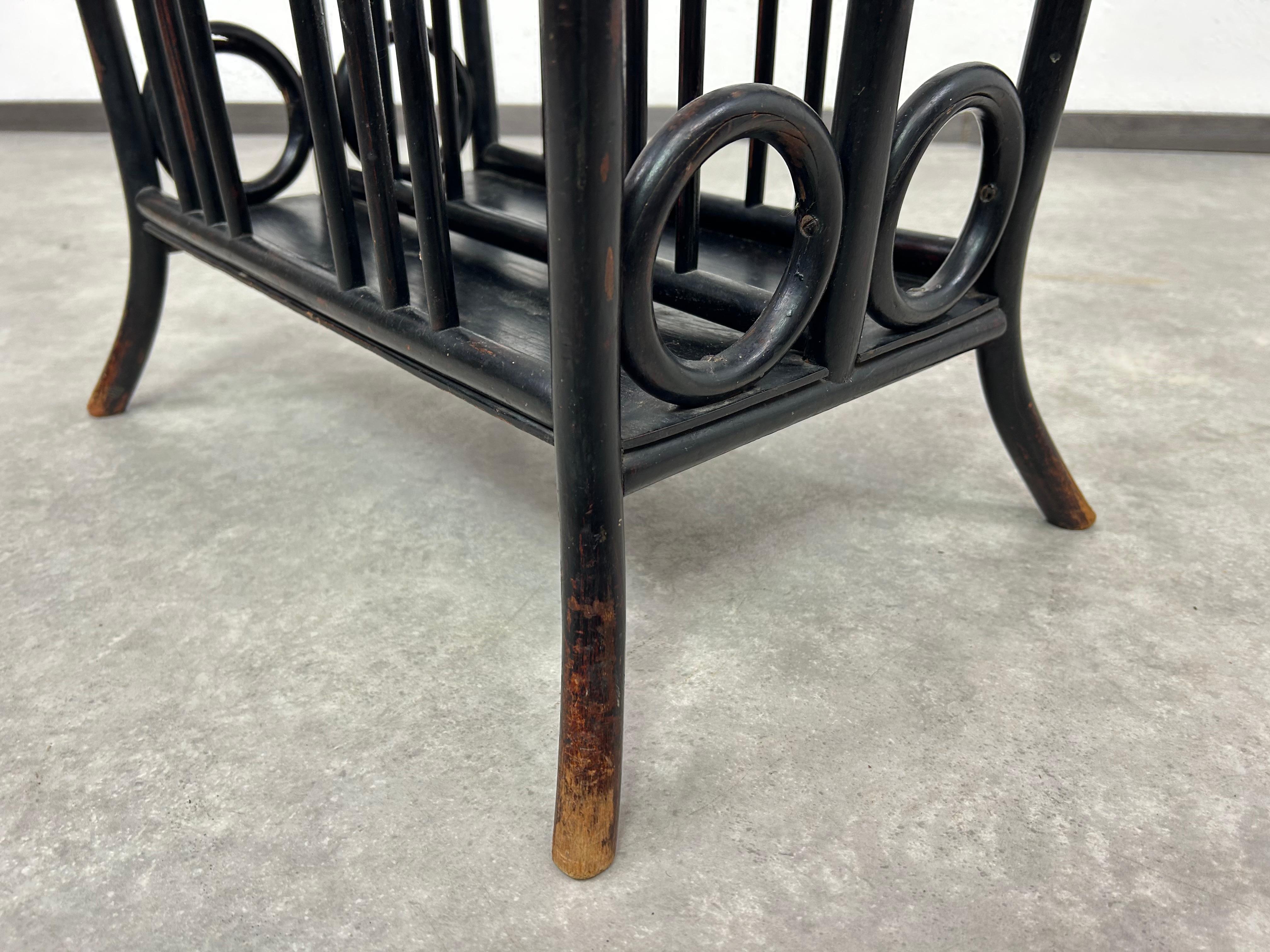 Zeitschriftenhalter aus Bugholz Nr.33 von Thonet (Wiener Secession) im Angebot