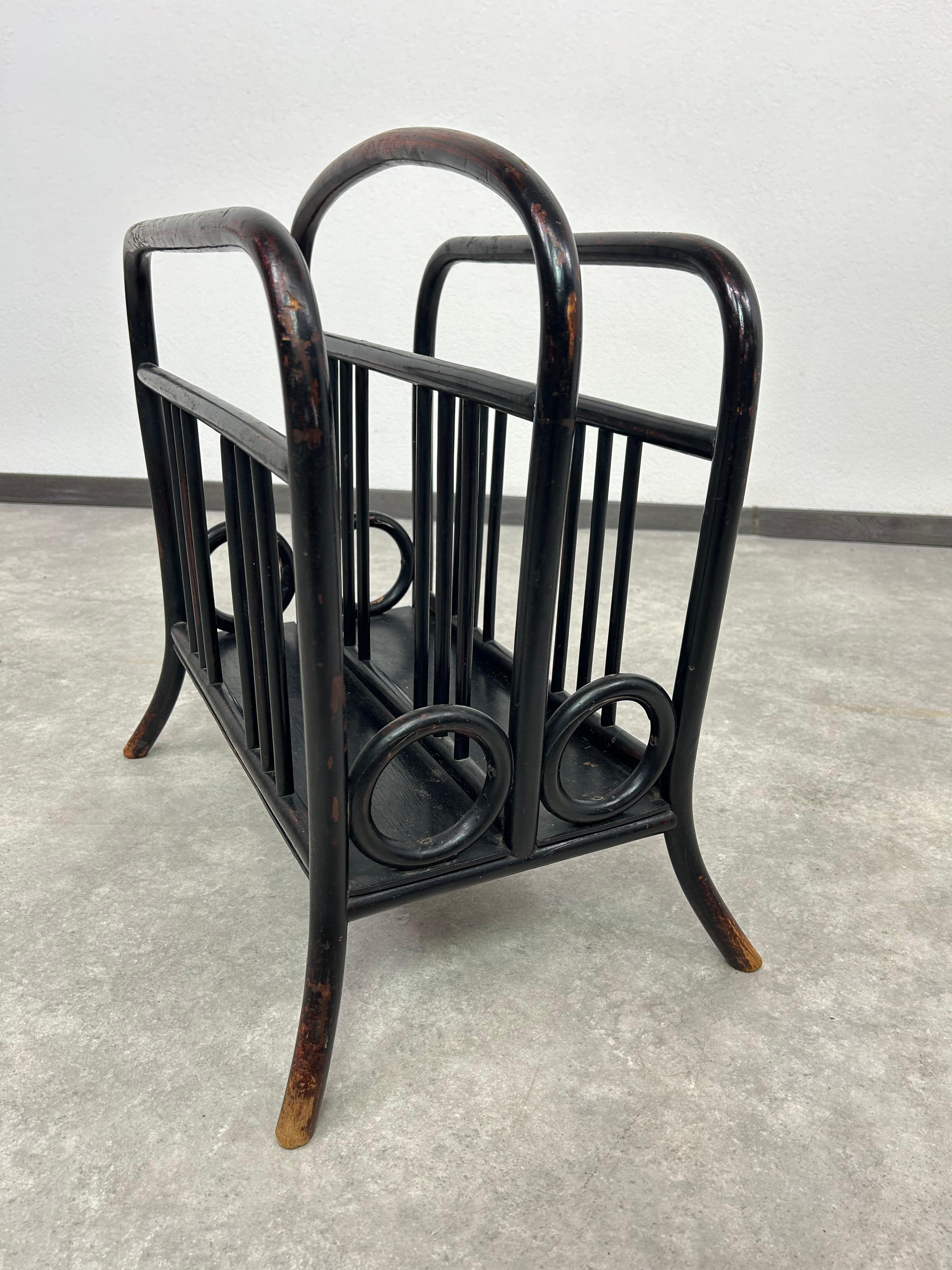 Zeitschriftenhalter aus Bugholz Nr.33 von Thonet im Zustand „Hervorragend“ im Angebot in Banská Štiavnica, SK