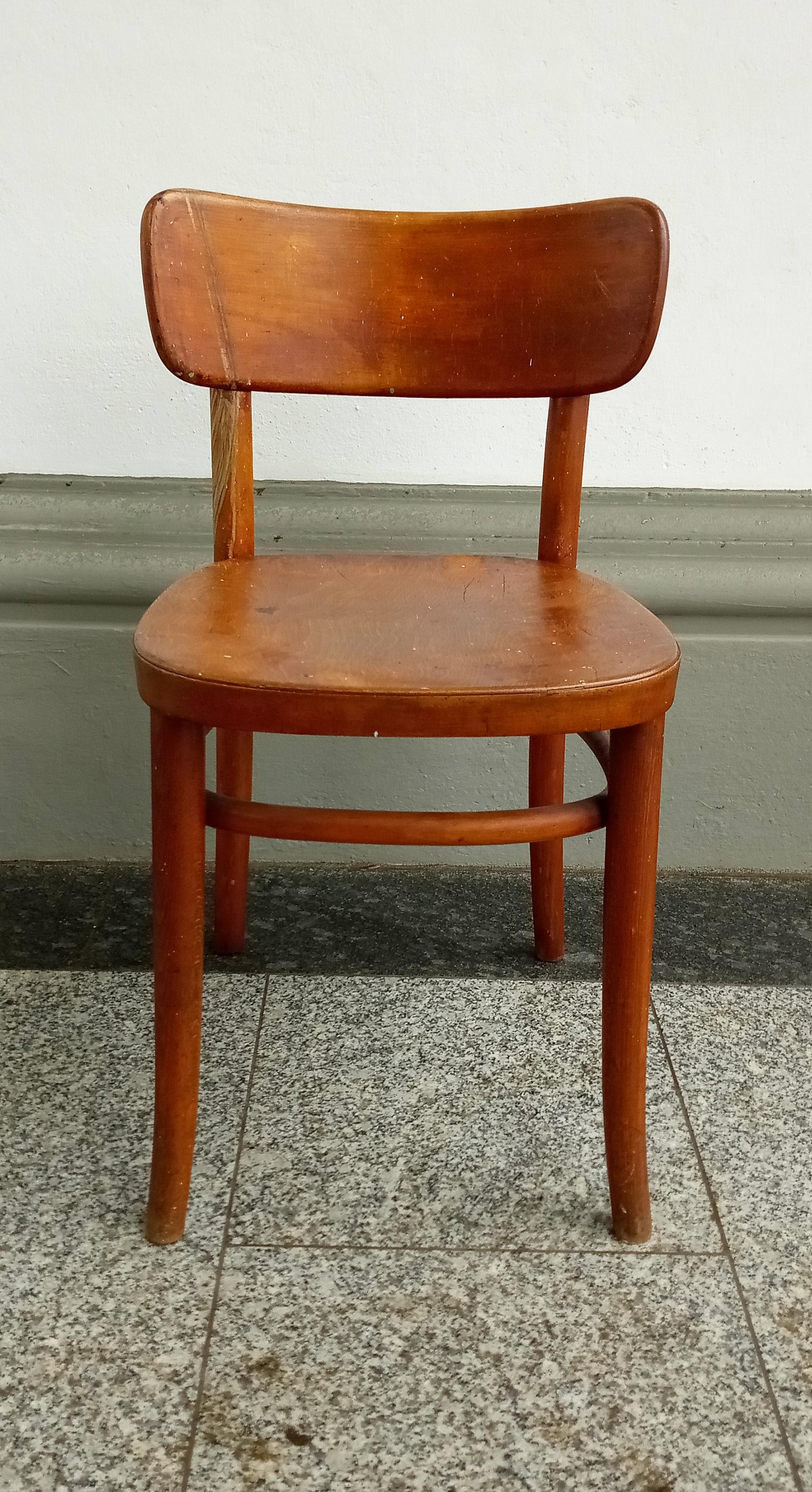 Chaise en bois courbé modèle 234 par Magnus Stephensen pour Fritz Hansen, années 1920, en état d'usage avec des signes d'utilisation et d'âge.