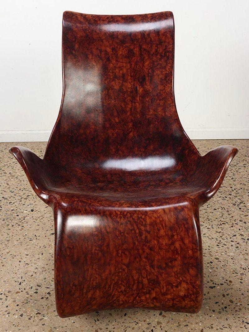 Mid-Century Modern Chaise à bascule moderne en bois cintré avec finition en fausse broussin en vente