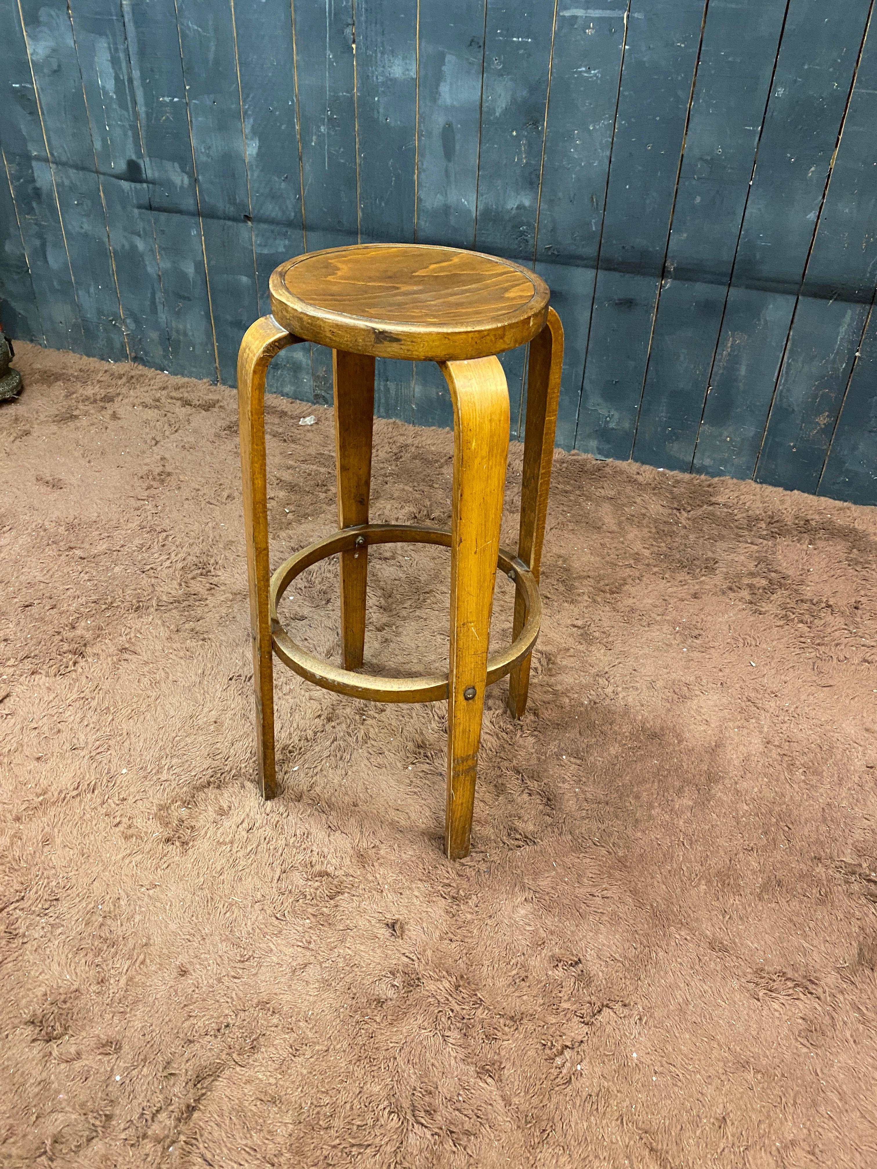Bugholz  modernistischer Hocker um 1950 (Moderne der Mitte des Jahrhunderts) im Angebot
