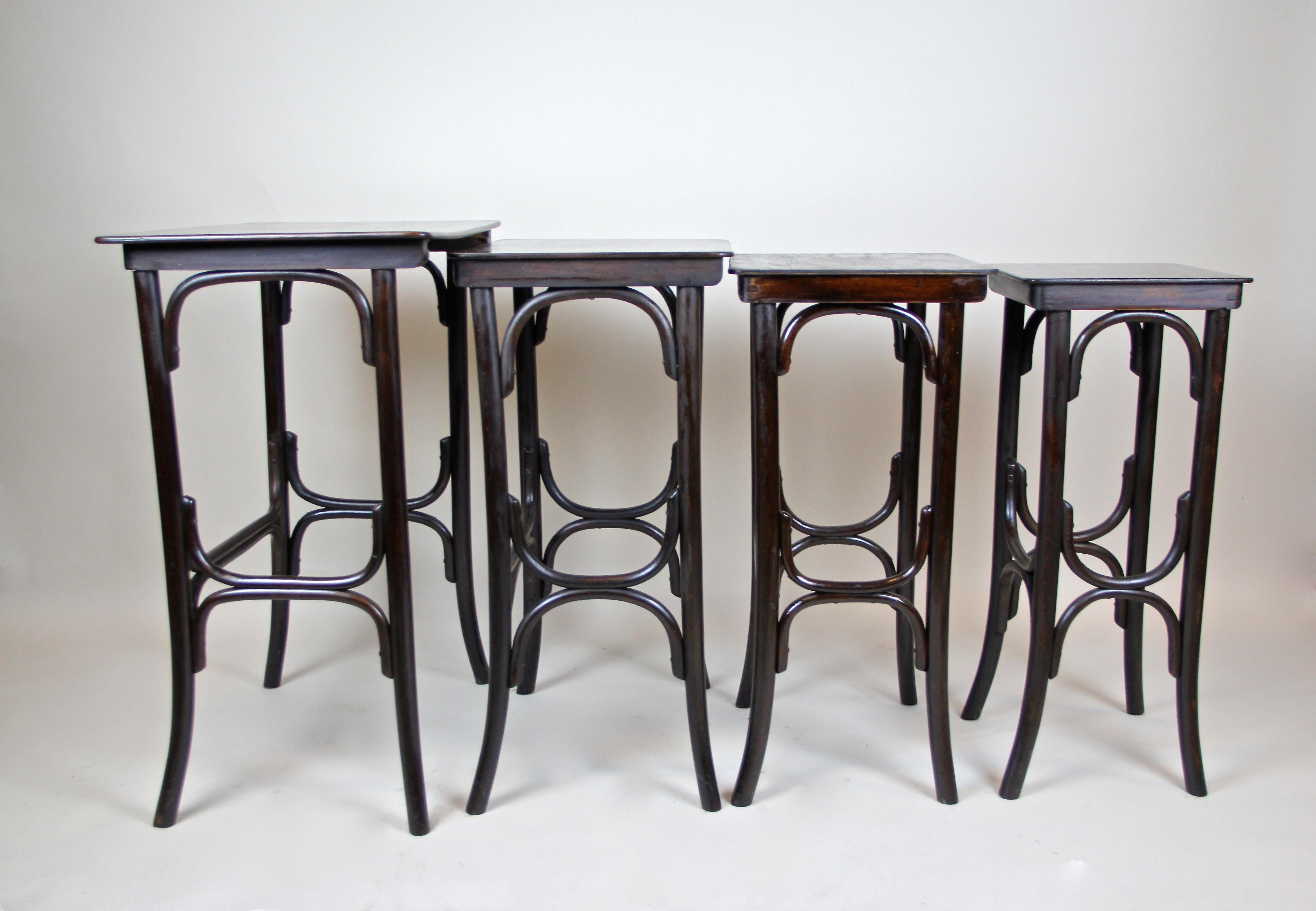 Bentwood Nesting Table Set by Thonet Mod. 10 Art Nouveau, Austria, circa 1905 In Good Condition In Lichtenberg, AT