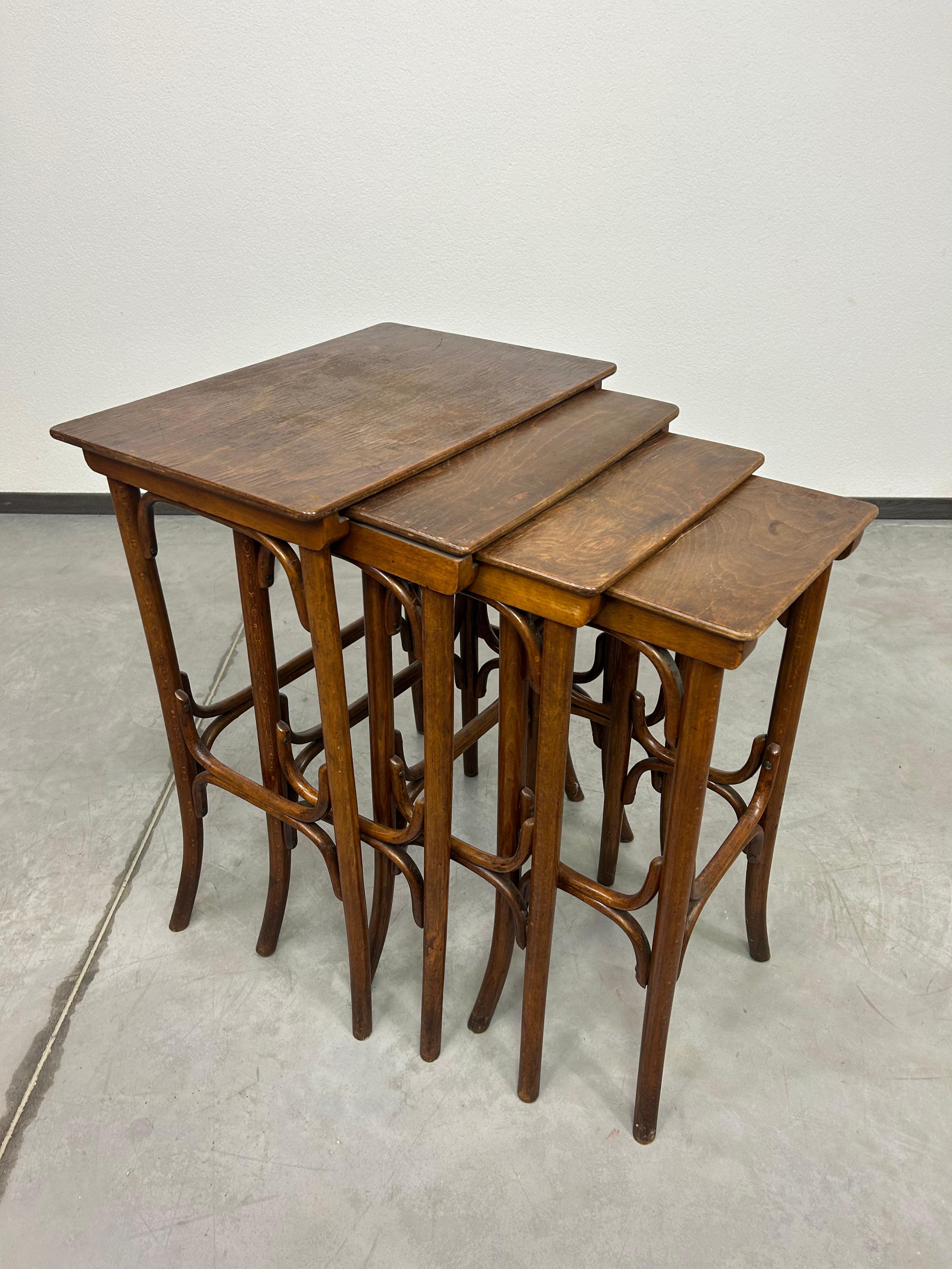 Inizio XX secolo Tavolini da salotto in bengala di Thonet in vendita