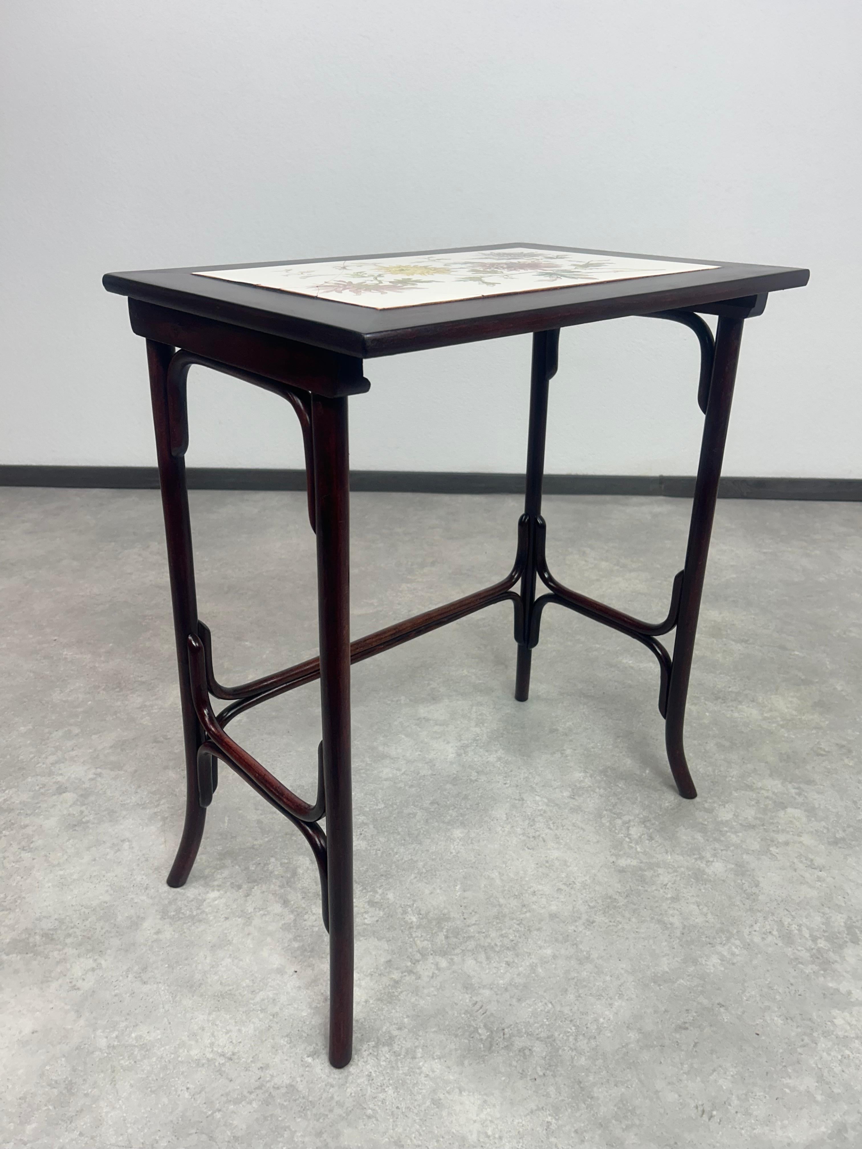 Nesting-Tische aus Bugholz mit Keramikplatte von Thonet im Angebot 4